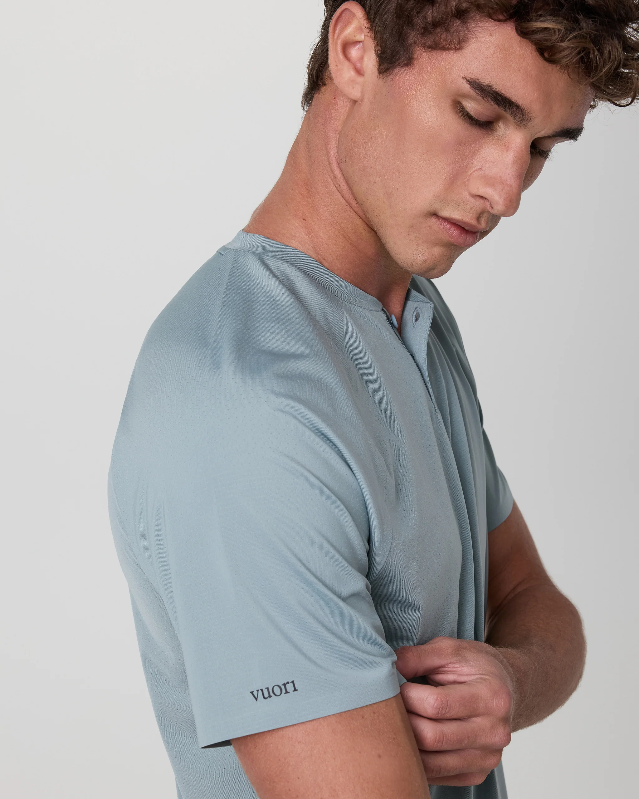 Short Sleeve Viewpoint Henley - Vuori Warehouse Sale​