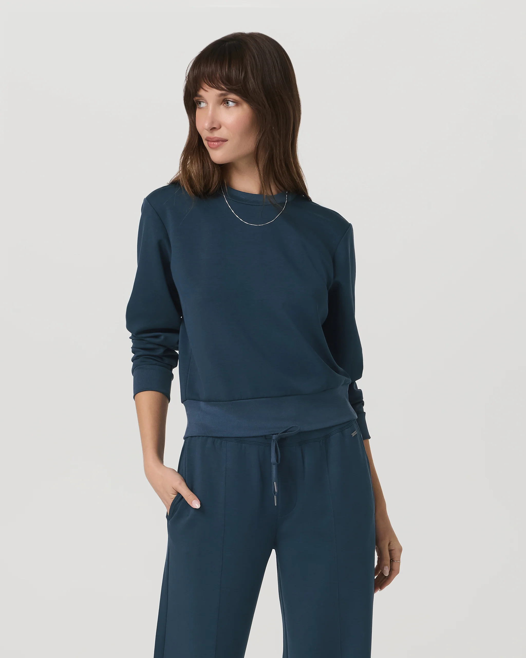 Compose Crew - Vuori Warehouse Sale​