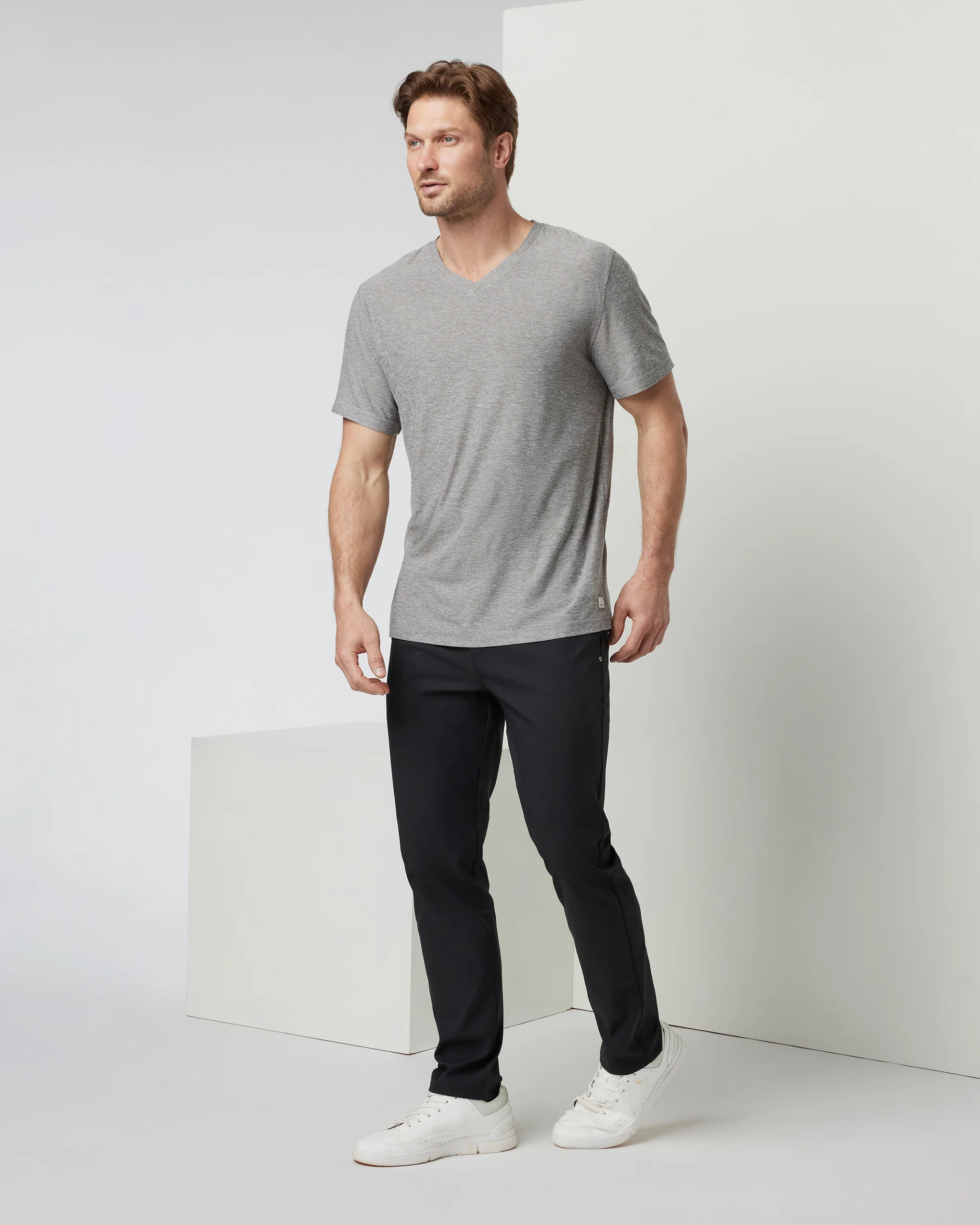 Strato Tech V-Neck Tee - Vuori Warehouse Sale​