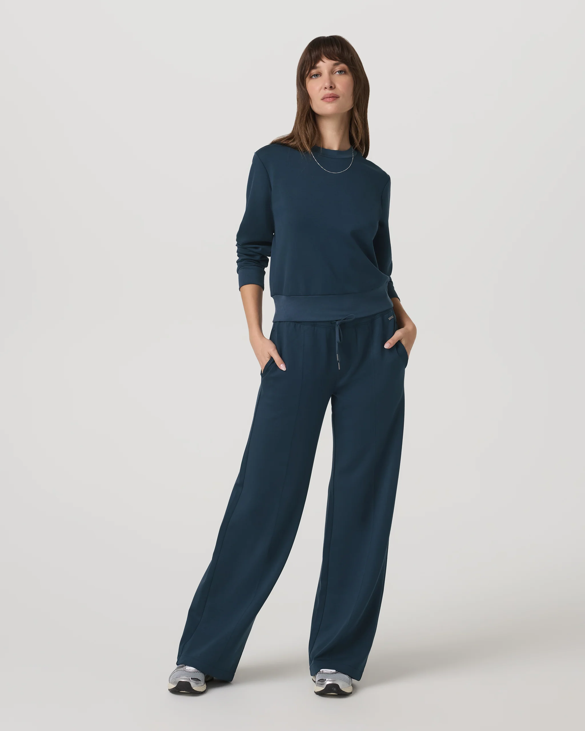 Compose Crew - Vuori Warehouse Sale​