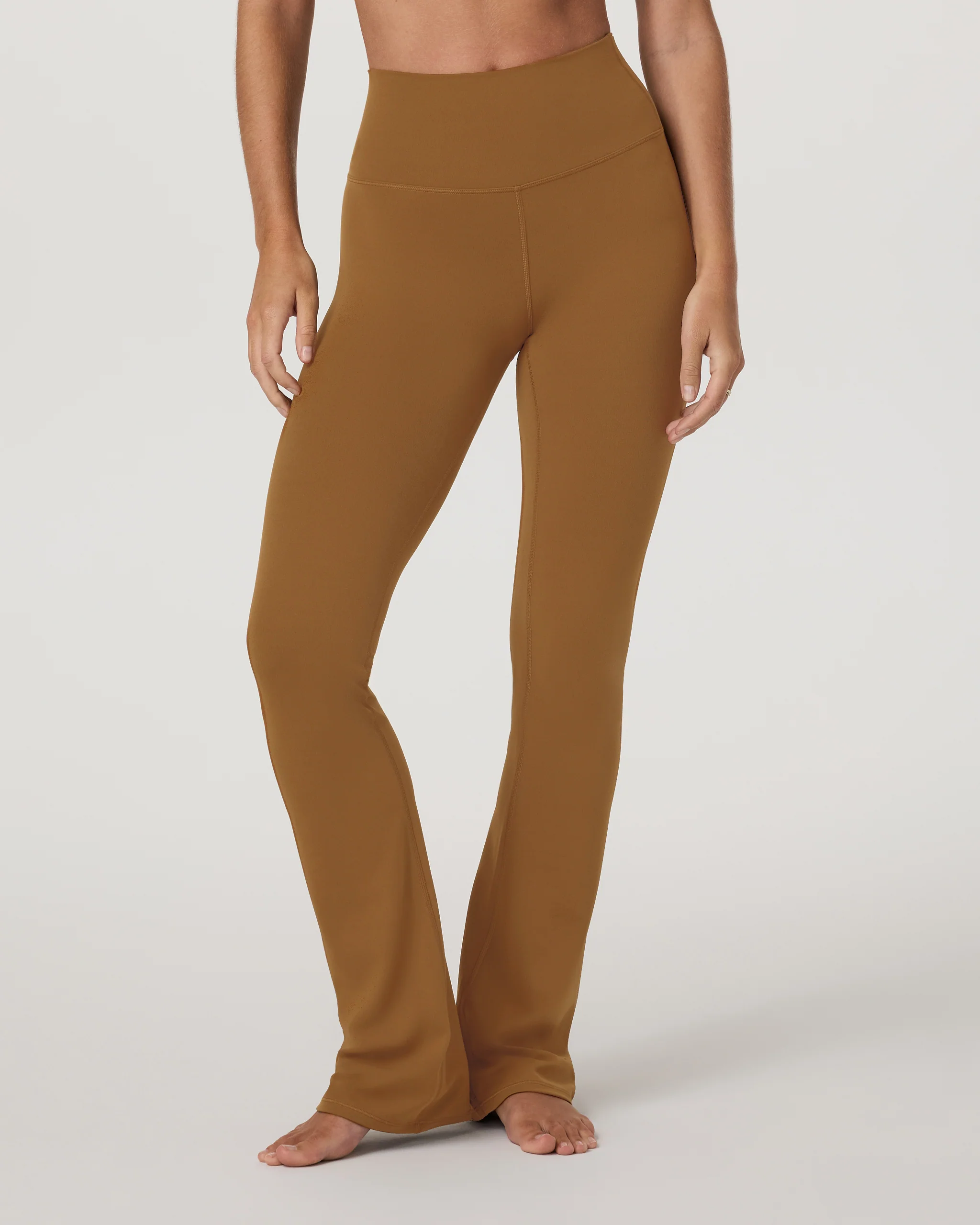 Vuori AllTheFeels™ Slim Flare - Vuori Warehouse Sale​