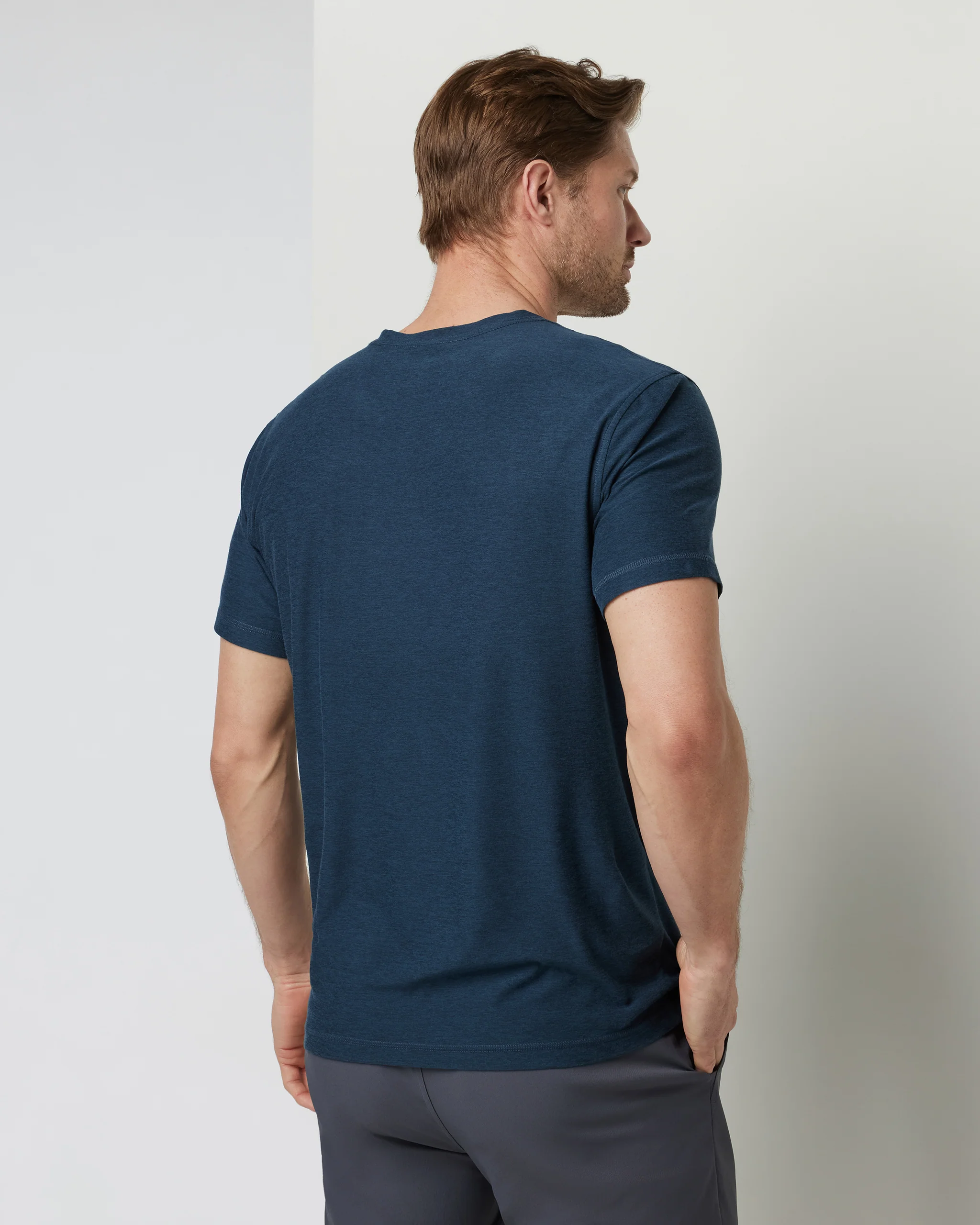 Strato Tech V-Neck Tee - Vuori Warehouse Sale​