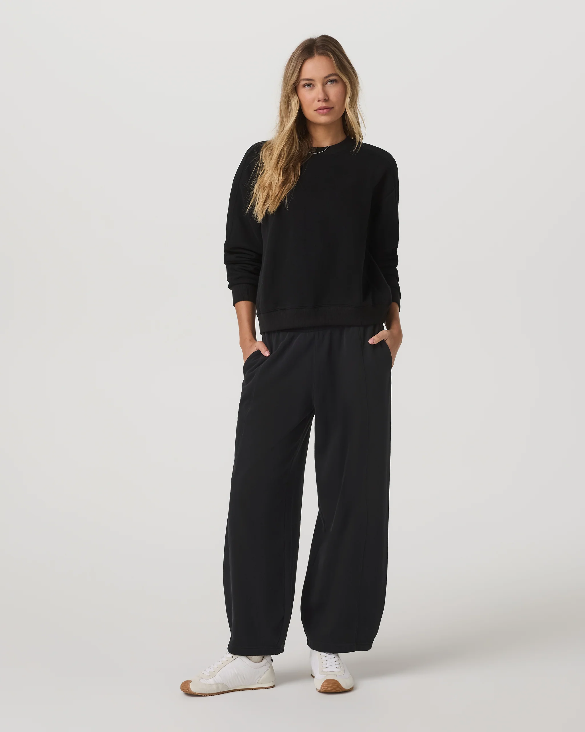 Sedona Barrel Crop Sweatpant - Vuori Warehouse Sale​