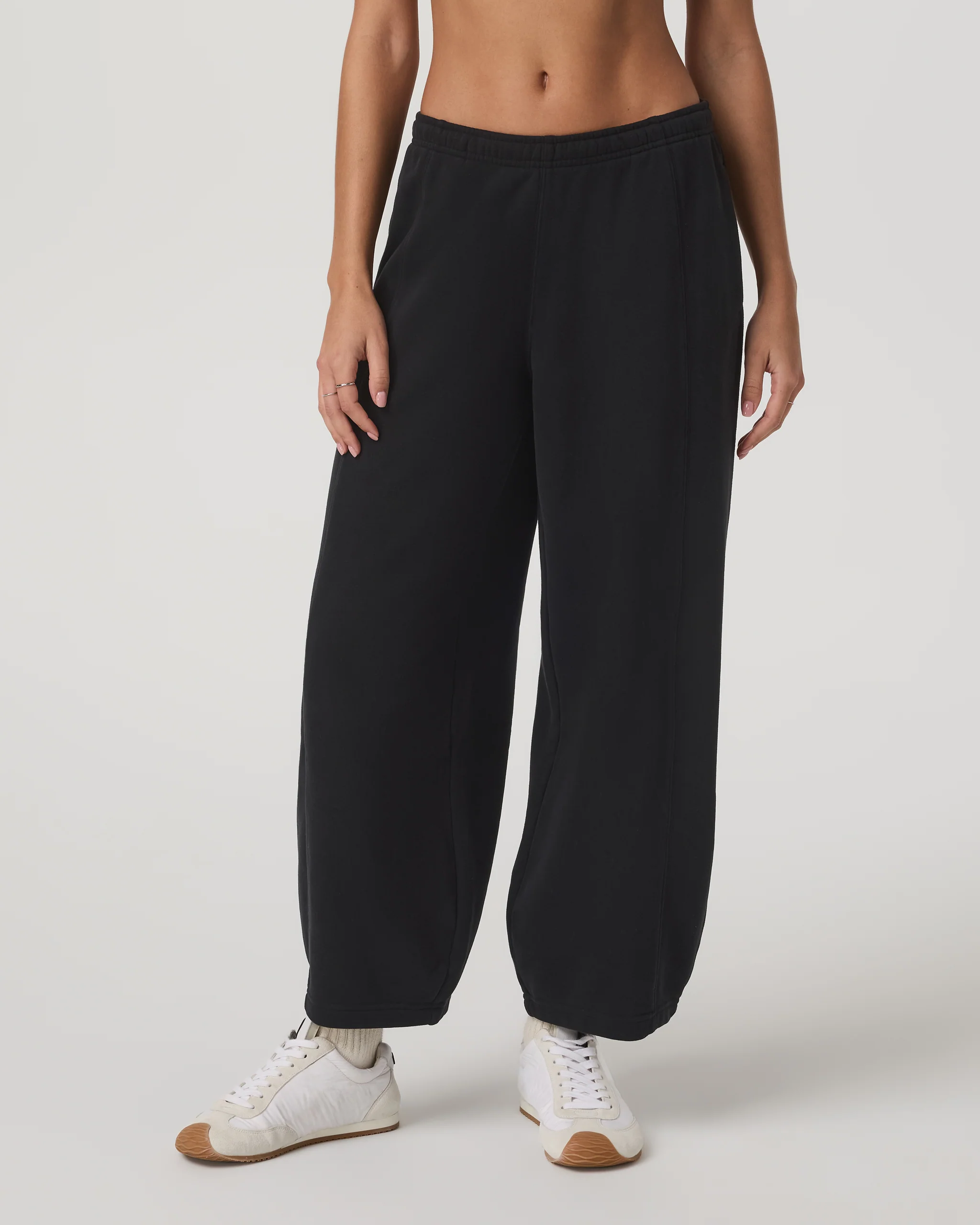 Sedona Barrel Crop Sweatpant - Vuori Warehouse Sale​