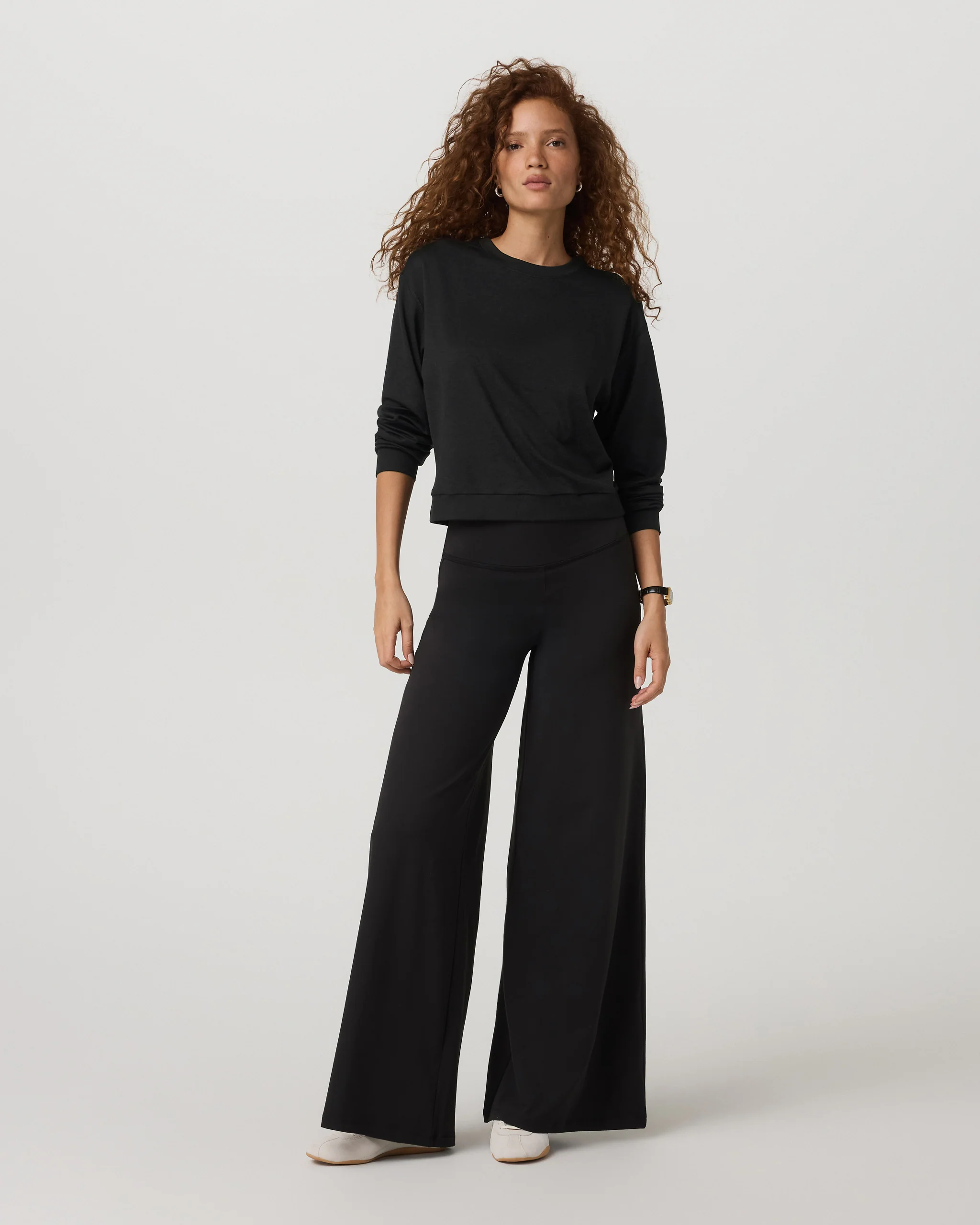 Halo Modern Crew - Vuori Warehouse Sale​