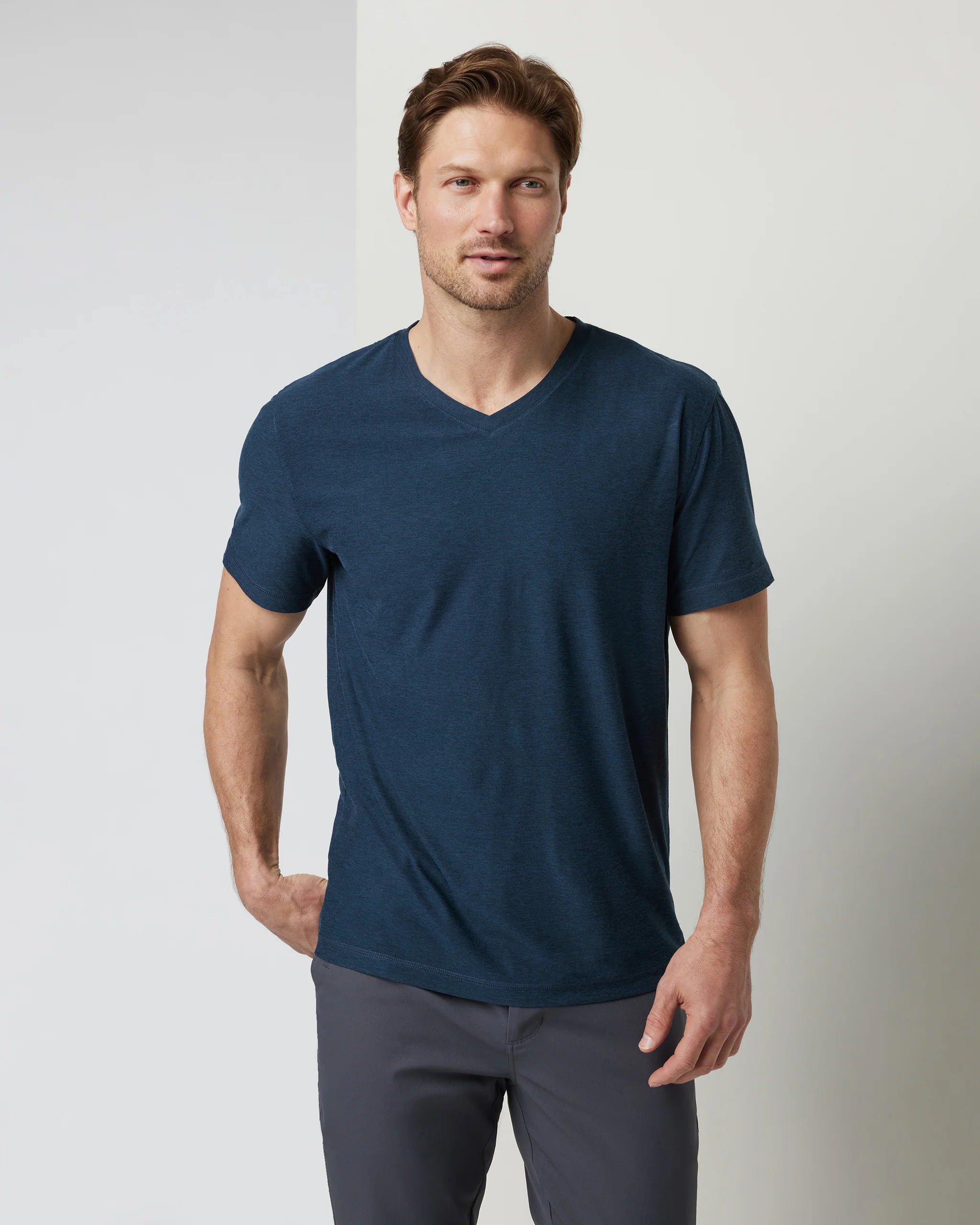 Strato Tech V-Neck Tee - Vuori Warehouse Sale​