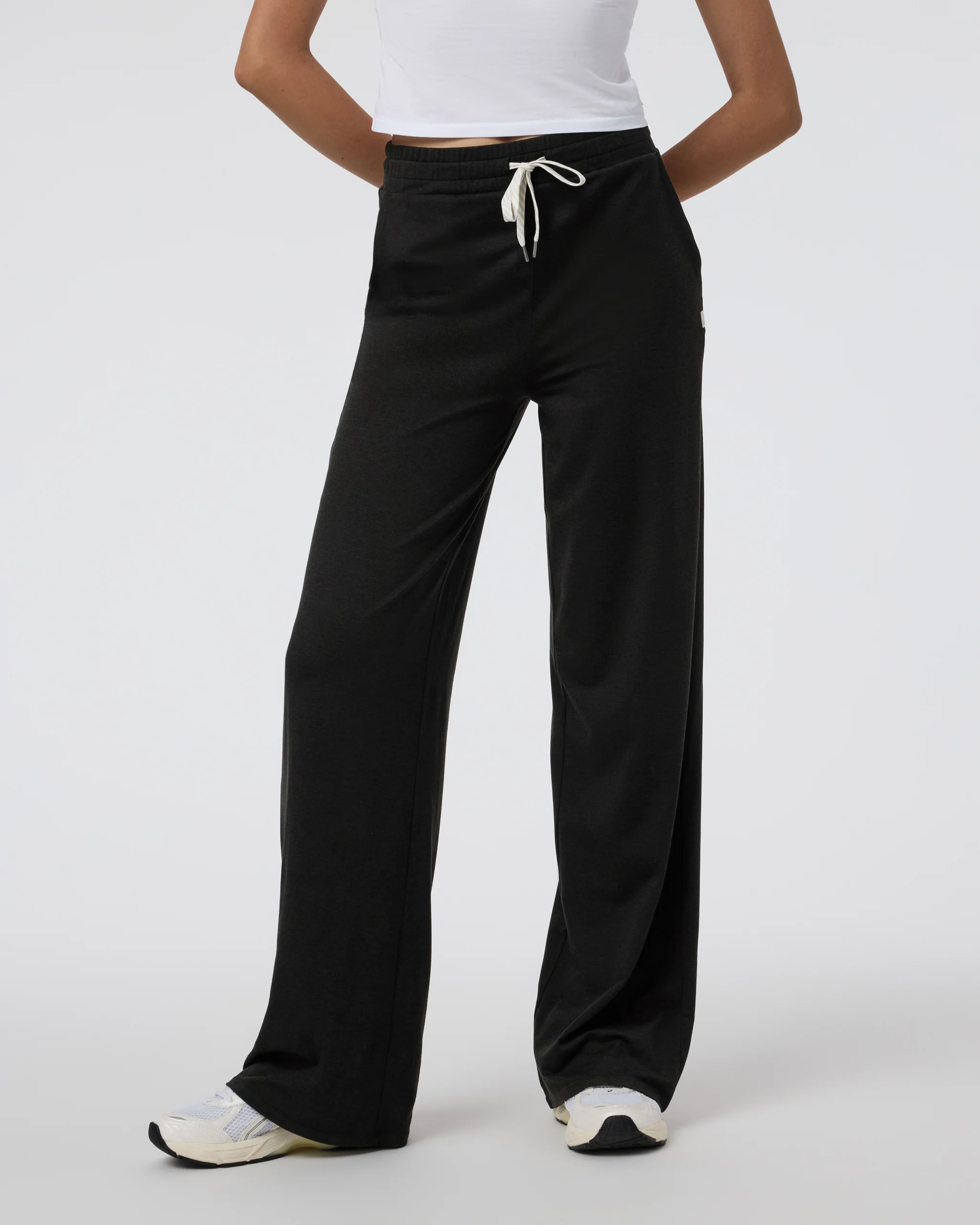 Halo Essential Wideleg Pant - Long - Vuori Warehouse Sale​