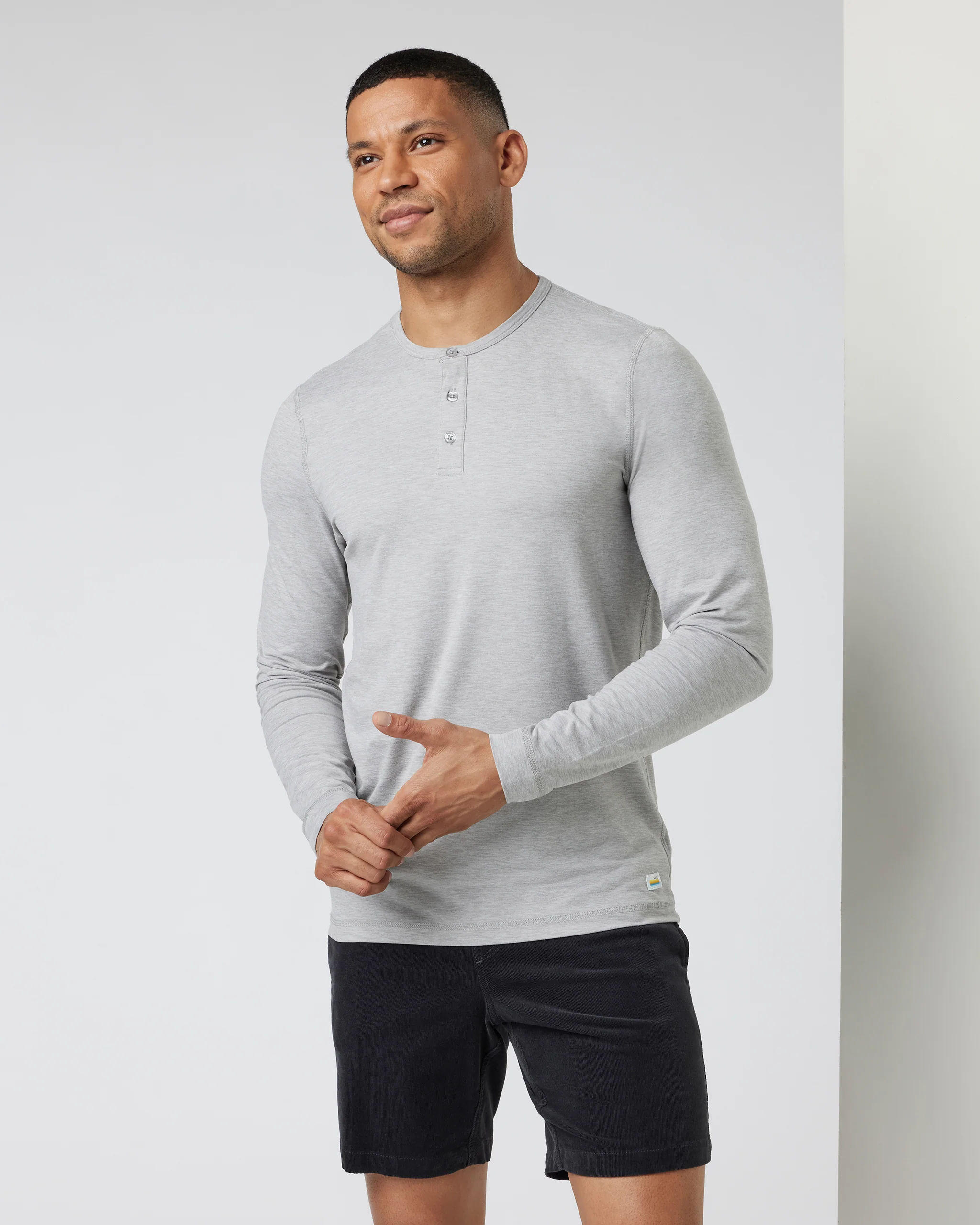 Long-Sleeve Ease Performance Henley - Vuori Warehouse Sale​