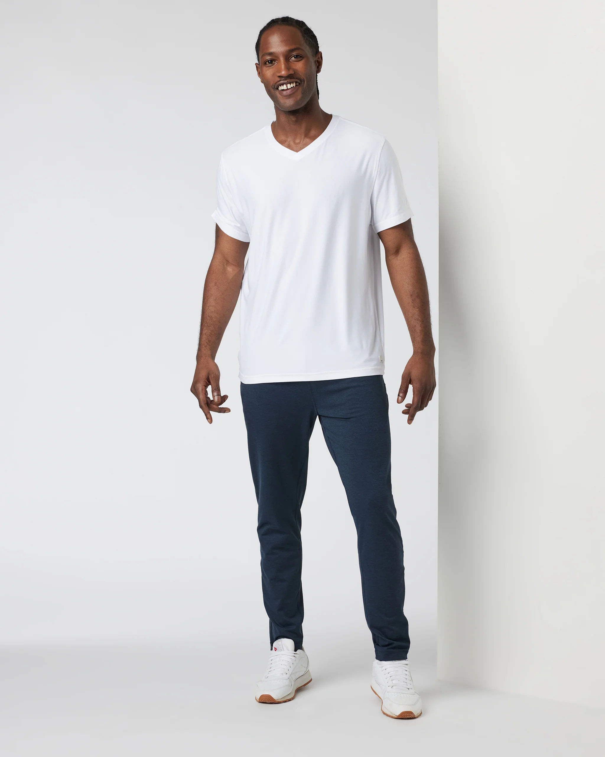 Strato Tech V-Neck Tee - Vuori Warehouse Sale​