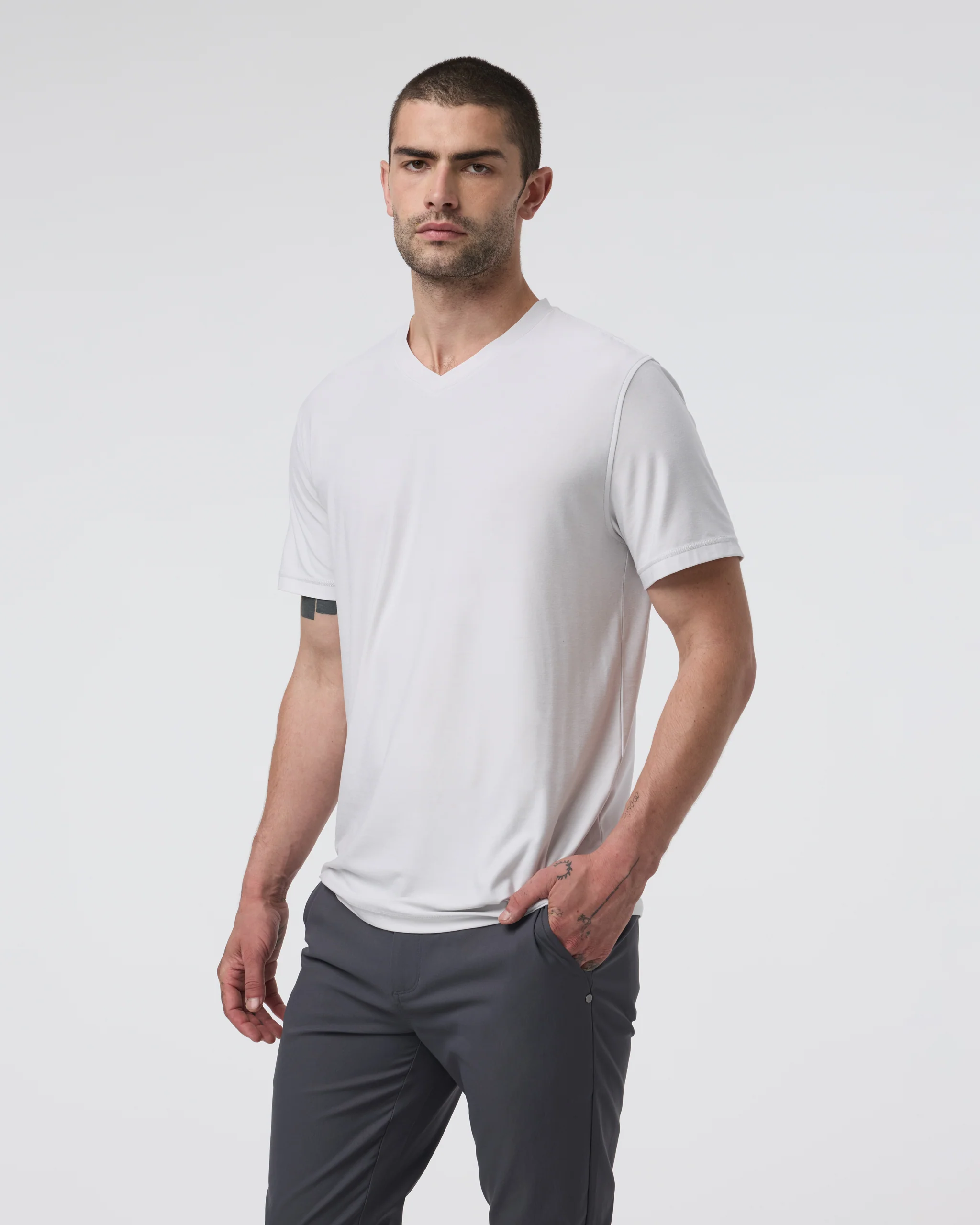 Strato Tech V-Neck Tee - Vuori Warehouse Sale​