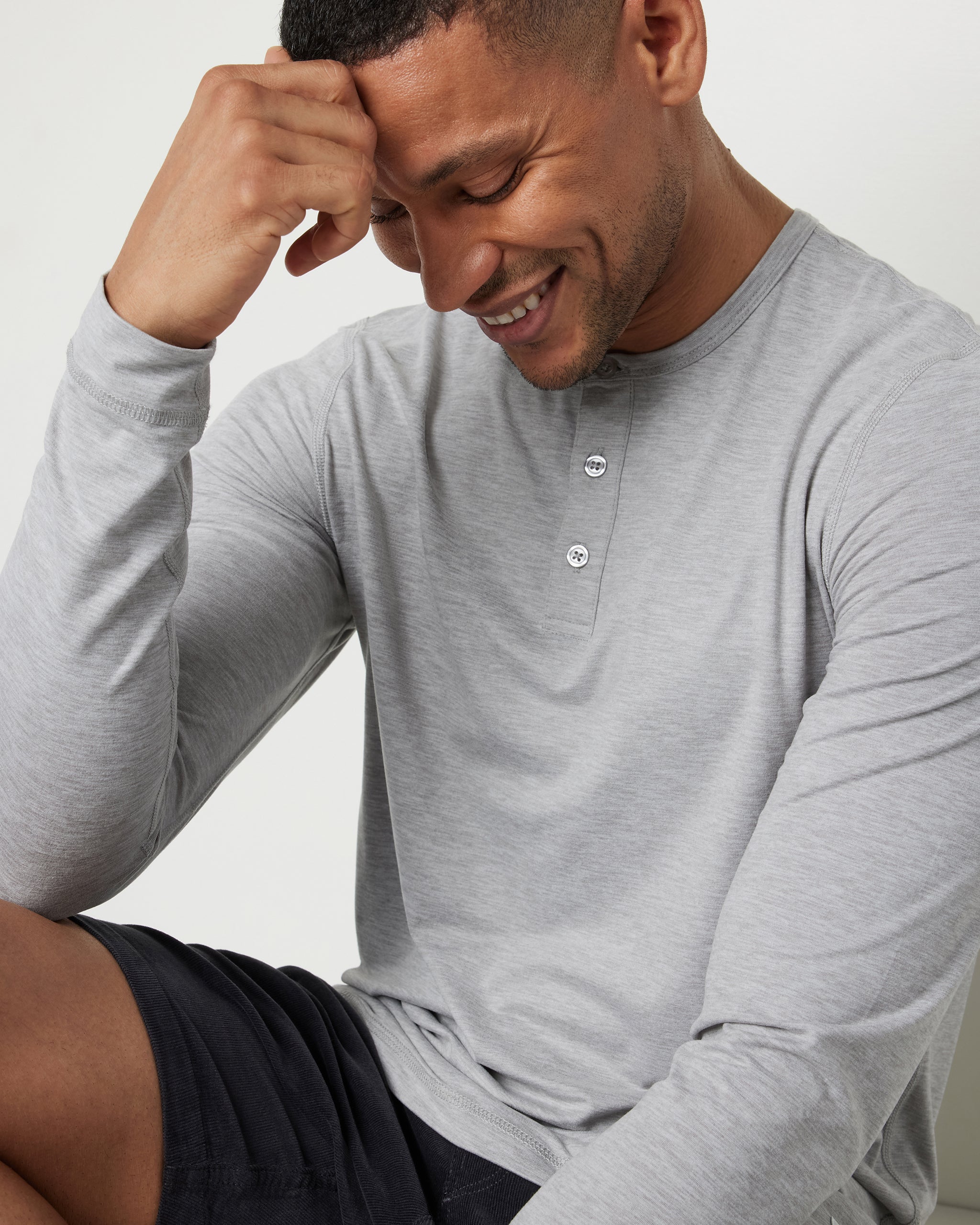 Long-Sleeve Ease Performance Henley - Vuori Warehouse Sale​