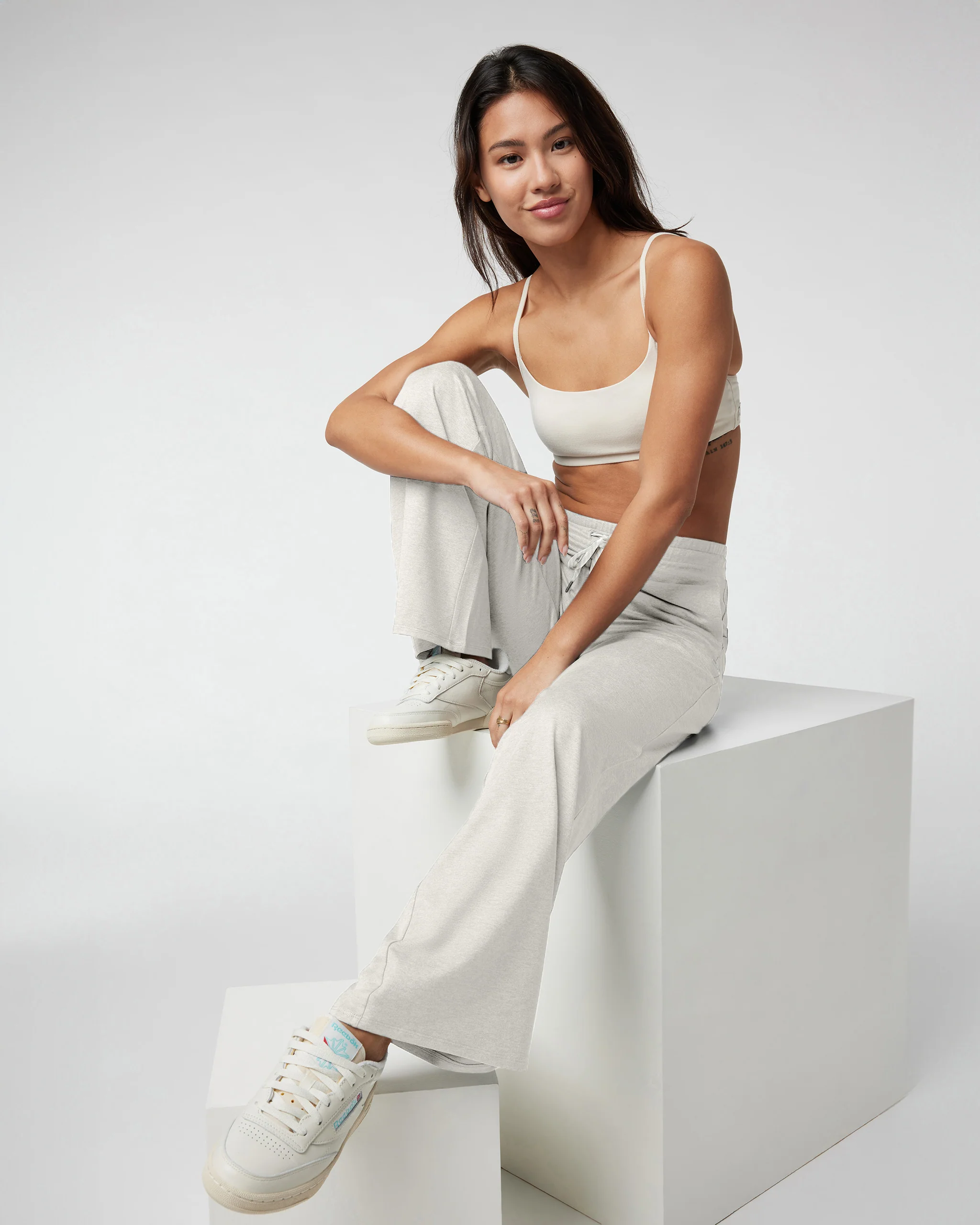 Halo Essential Wideleg Pant - Short - Vuori Warehouse Sale​