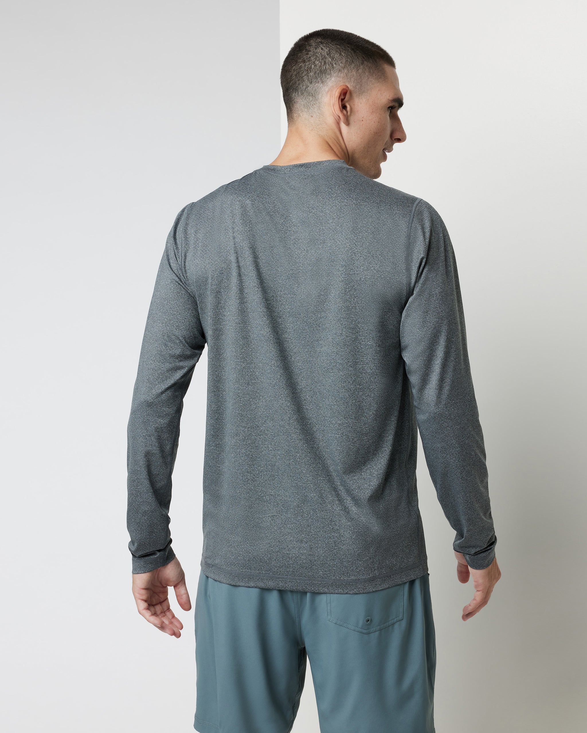 Long Sleeve Tradewind Performance Tee 2.0 - Vuori Warehouse Sale​