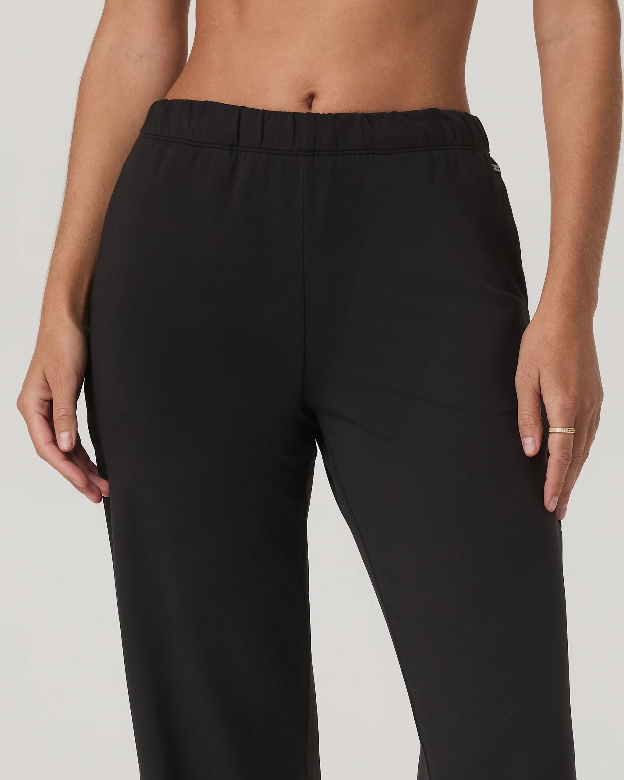 Halo Modern Straight Leg Pant-Short - Vuori Warehouse Sale​