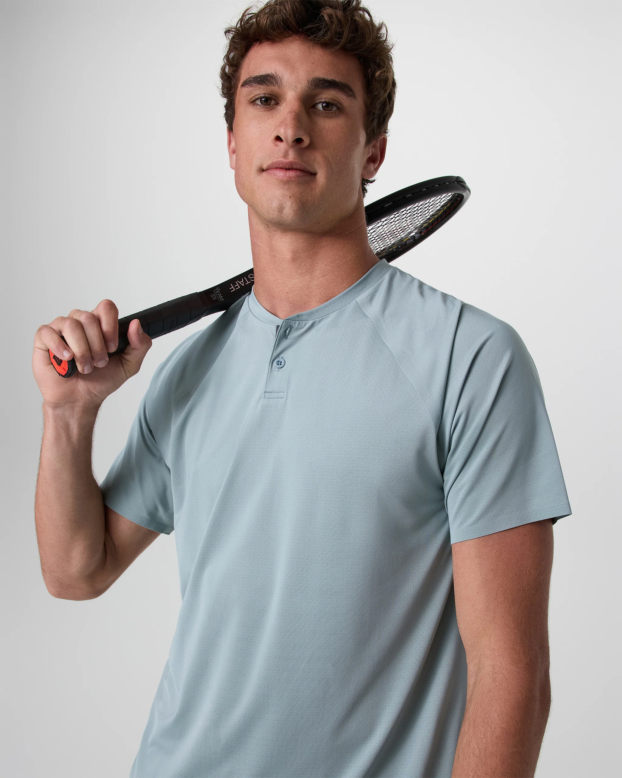 Short Sleeve Viewpoint Henley - Vuori Warehouse Sale​