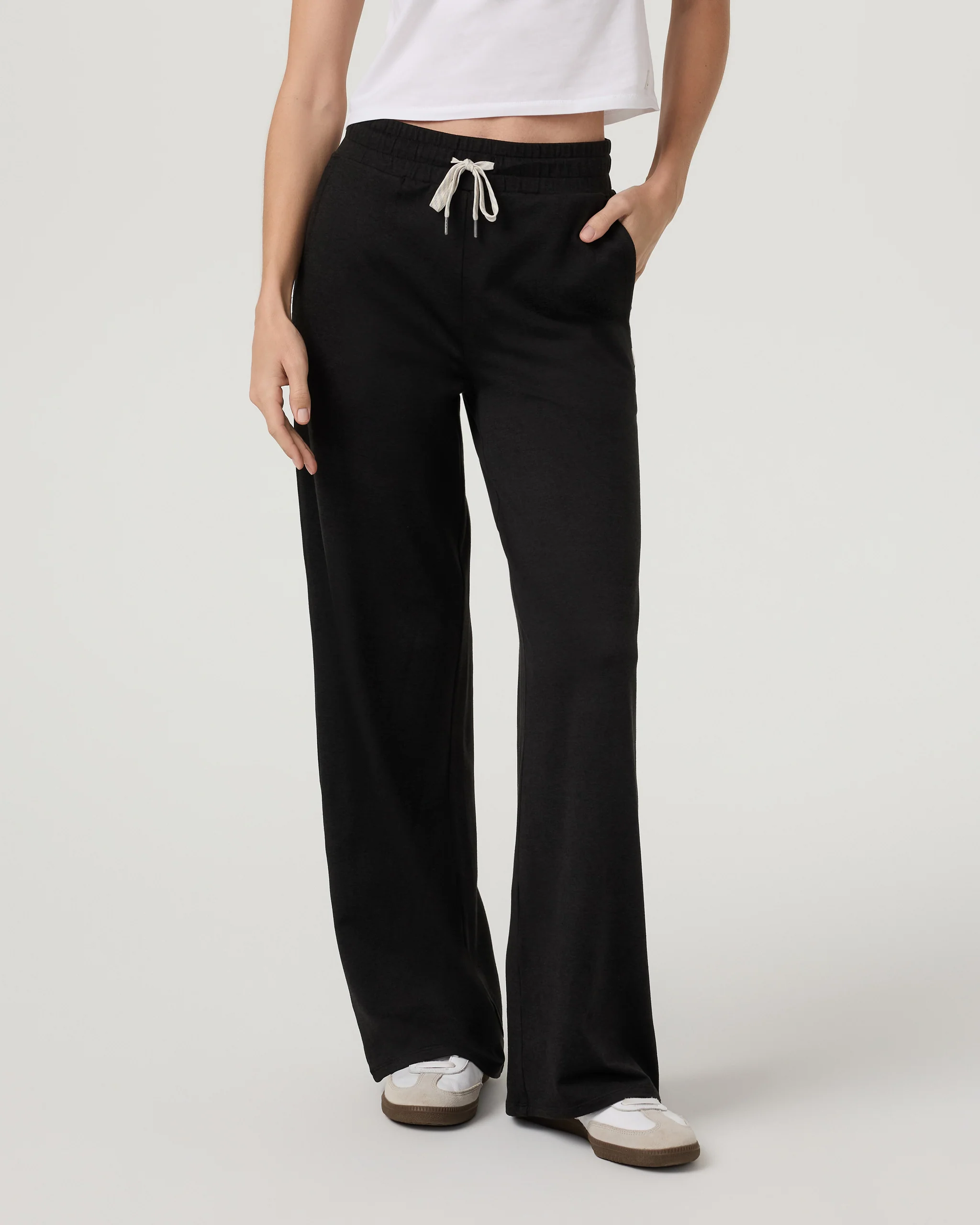 Halo Essential Wideleg Pant - Short - Vuori Warehouse Sale​