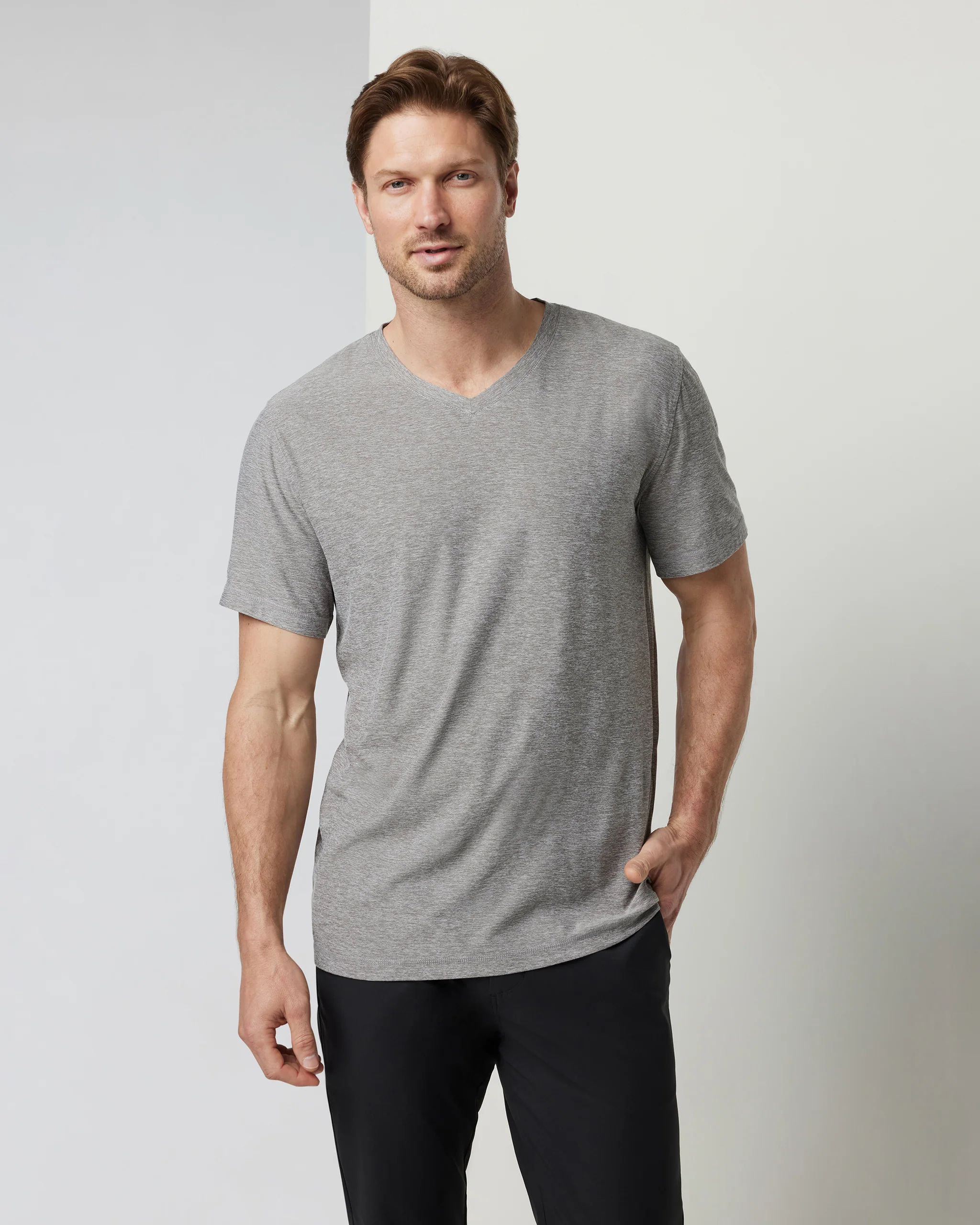 Strato Tech V-Neck Tee - Vuori Warehouse Sale​