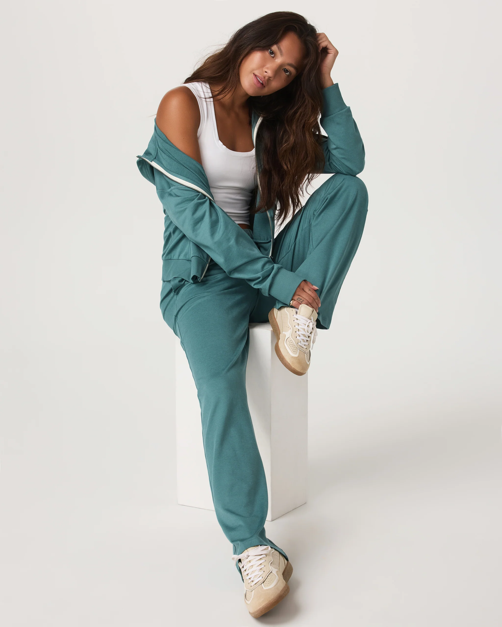 Halo Modern Straight Leg Pant-Short - Vuori Warehouse Sale​