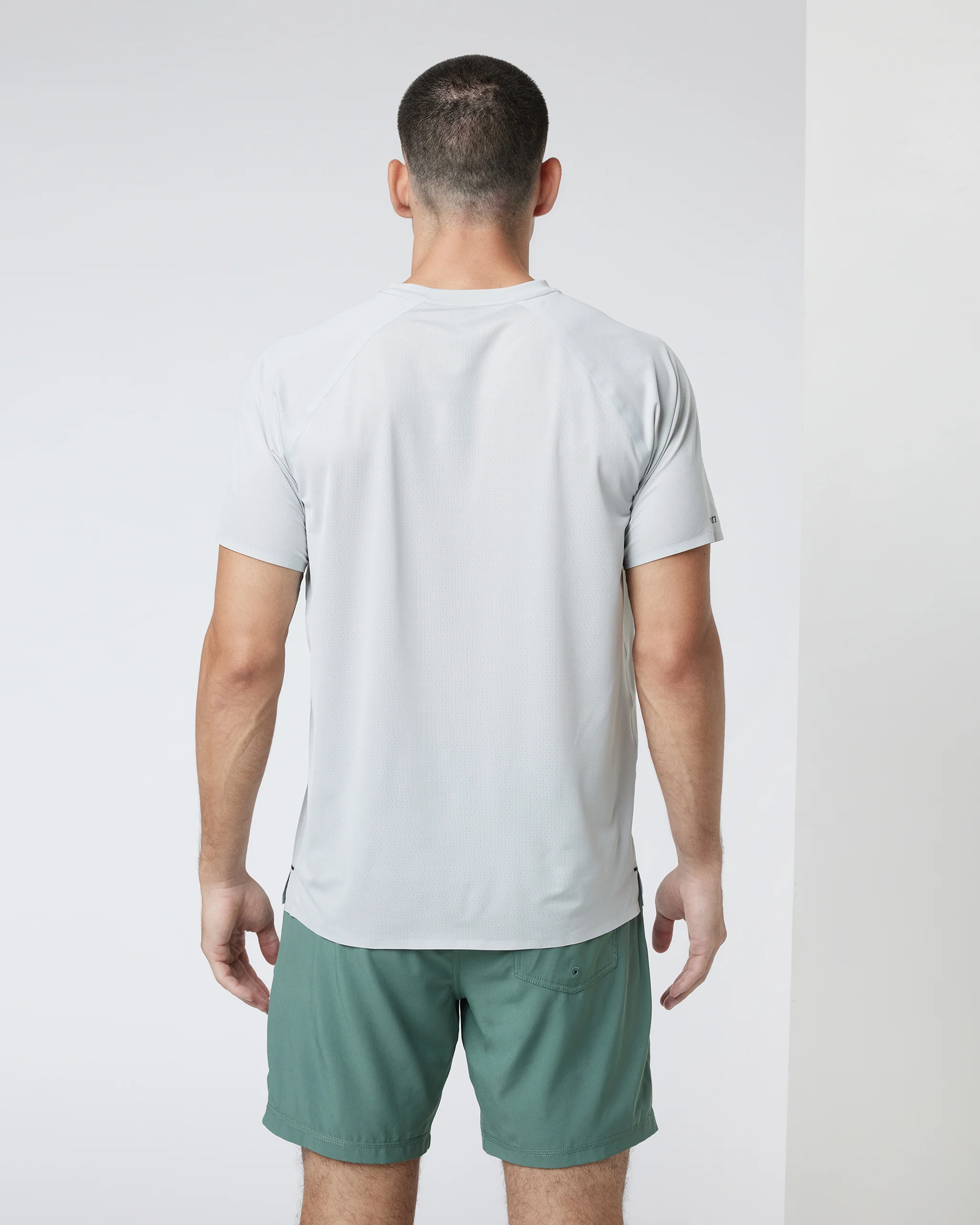 Short Sleeve Viewpoint Performance Tee - Vuori Warehouse Sale​