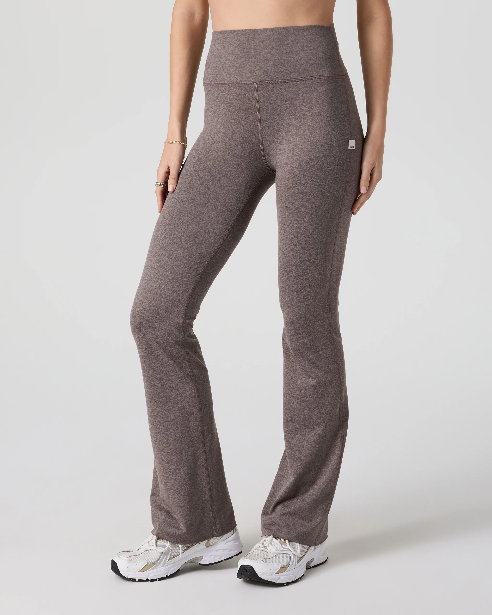 Halo Slim Flare Pant - Vuori Warehouse Sale​
