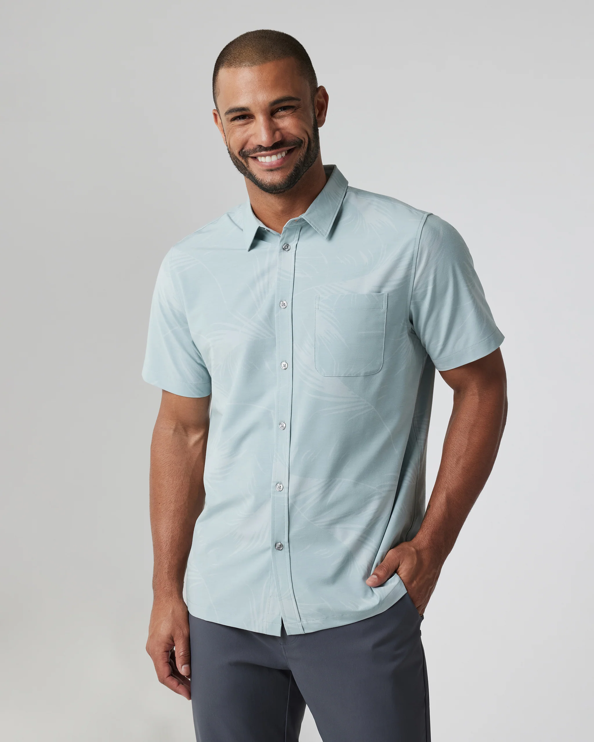 Short-Sleeve Bridge Button Down - Vuori Warehouse Sale​