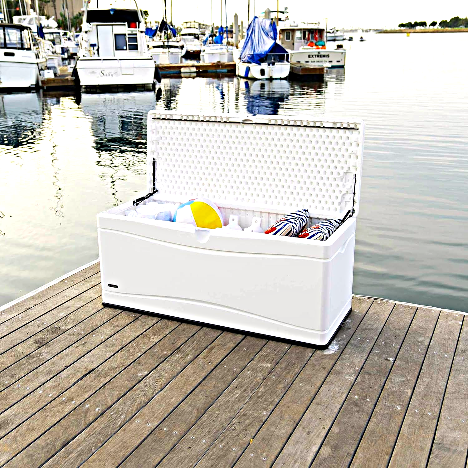 LIFETIME Outdoor Storage Deck Box, 130 Gallon, Arctic White, Lockable, UV-Protected, for Decks and Marine Docks
