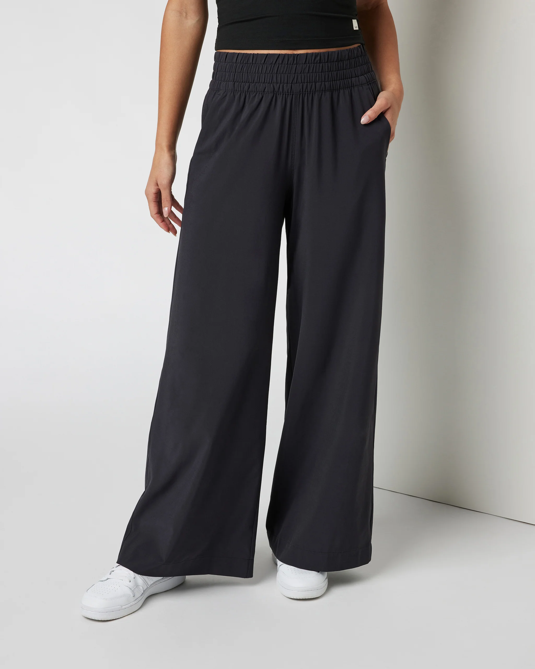 Villa Wideleg Pant - Short - Vuori Warehouse Sale​