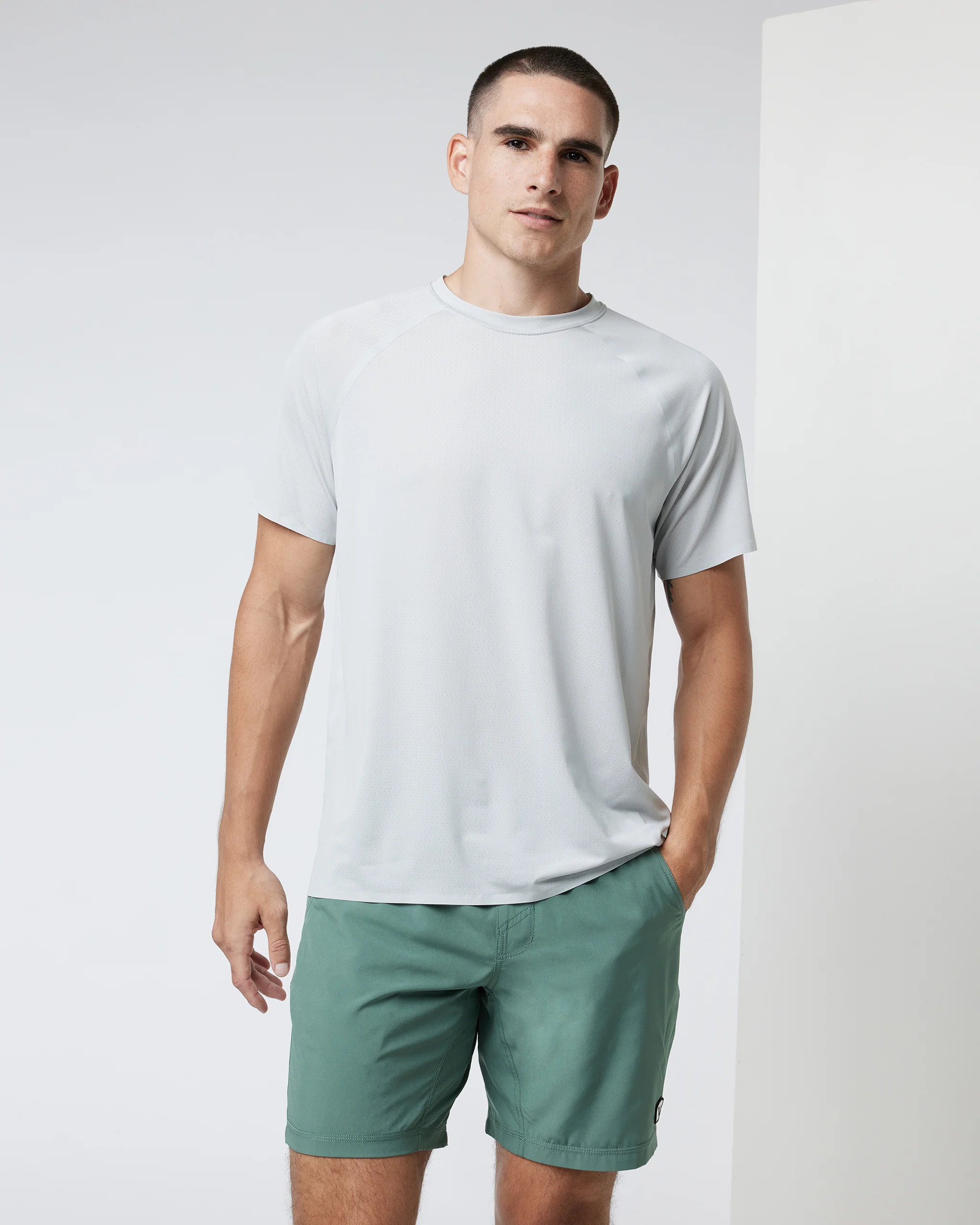 Short Sleeve Viewpoint Performance Tee - Vuori Warehouse Sale​