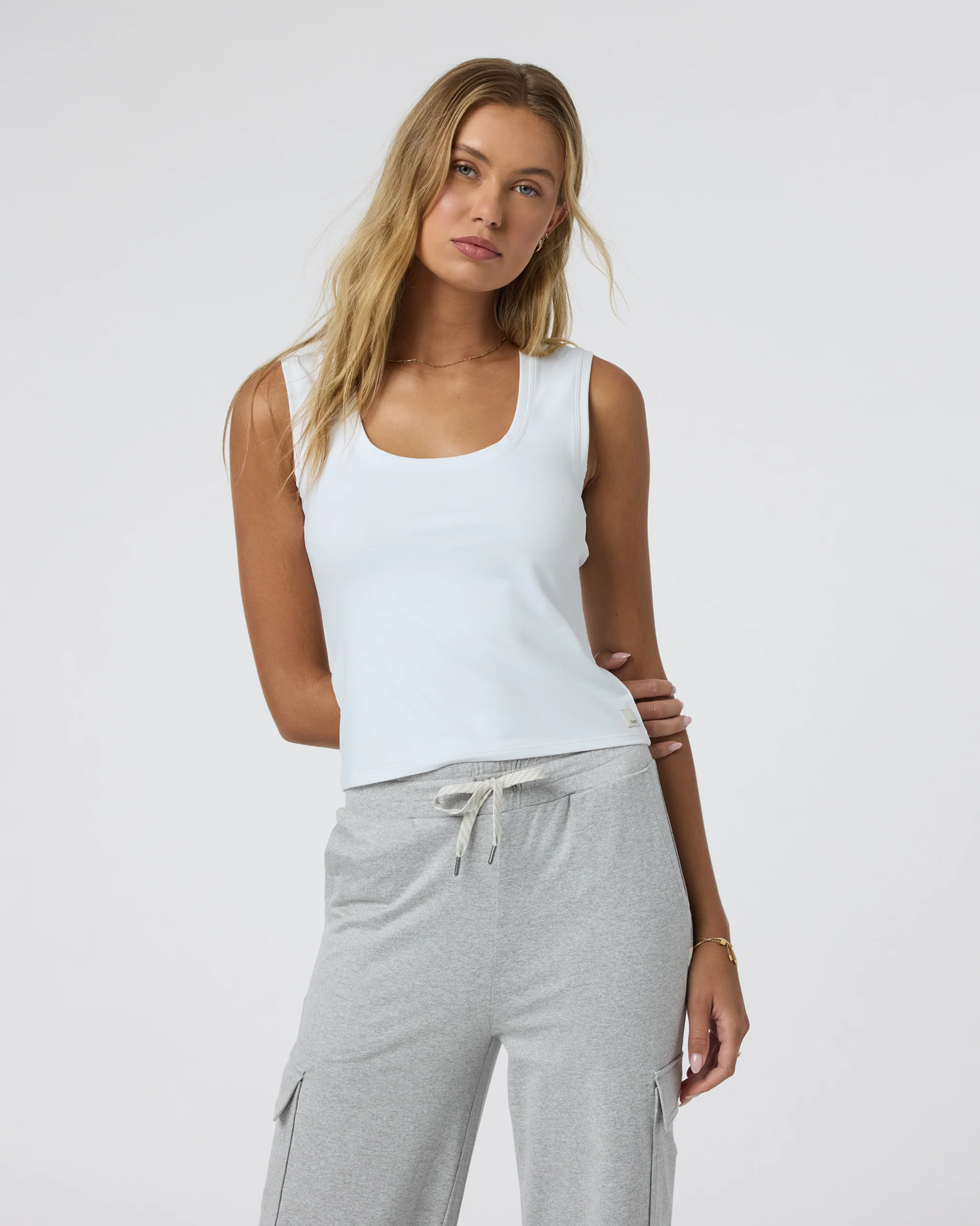 Halo Essential Scoop Tank - Vuori Warehouse Sale​