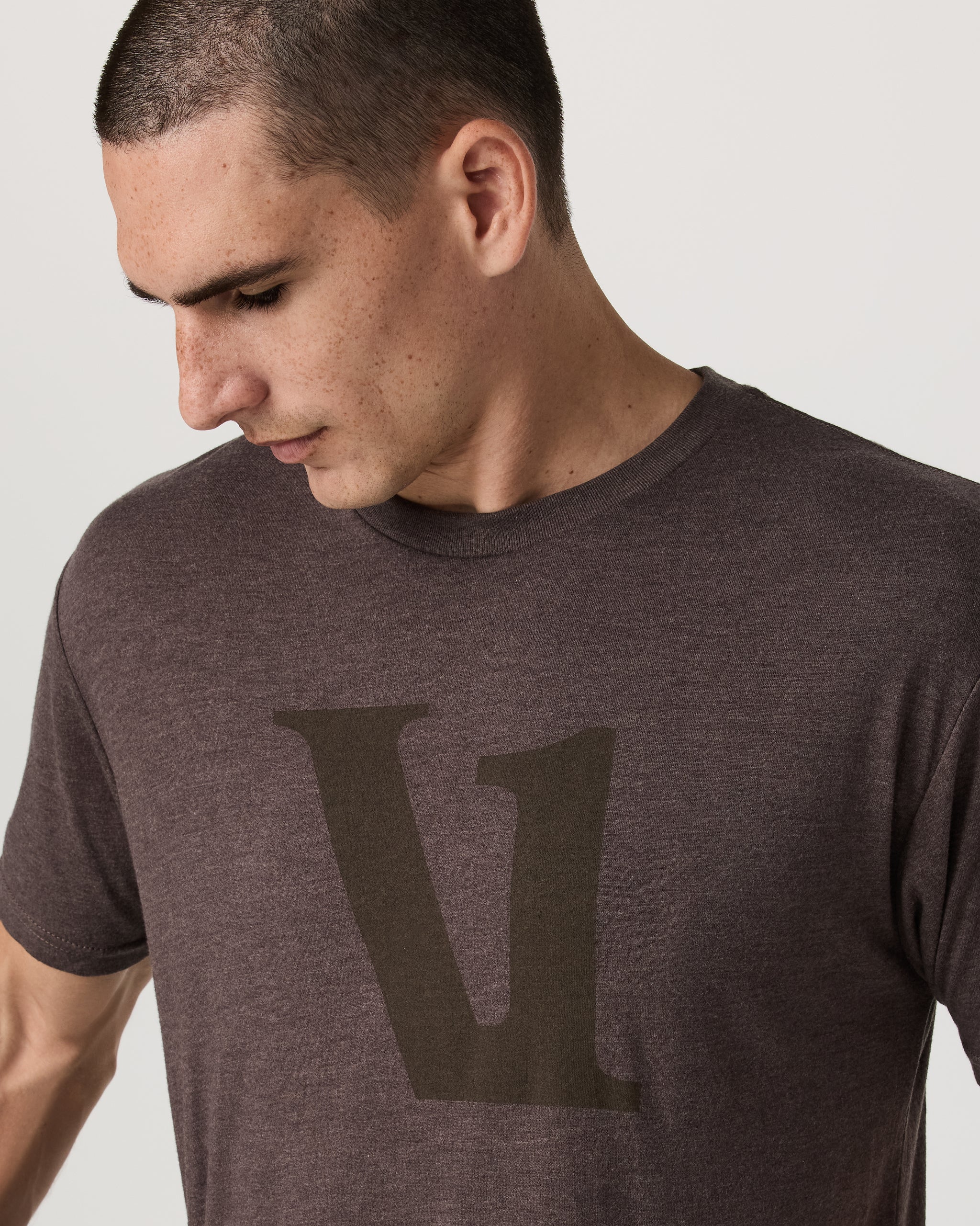 V1 Logo Tee - Vuori Warehouse Sale​