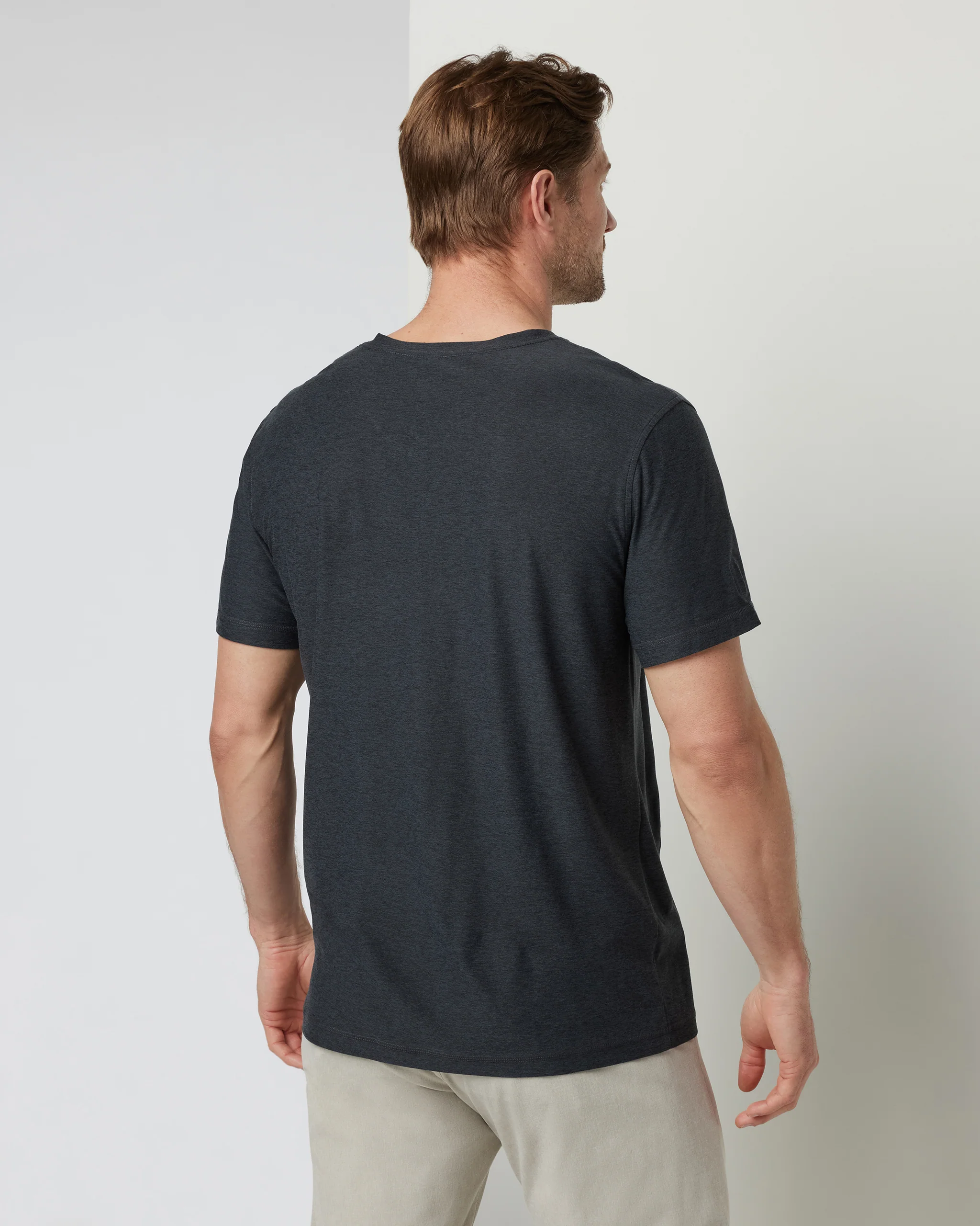 Strato Tech V-Neck Tee - Vuori Warehouse Sale​