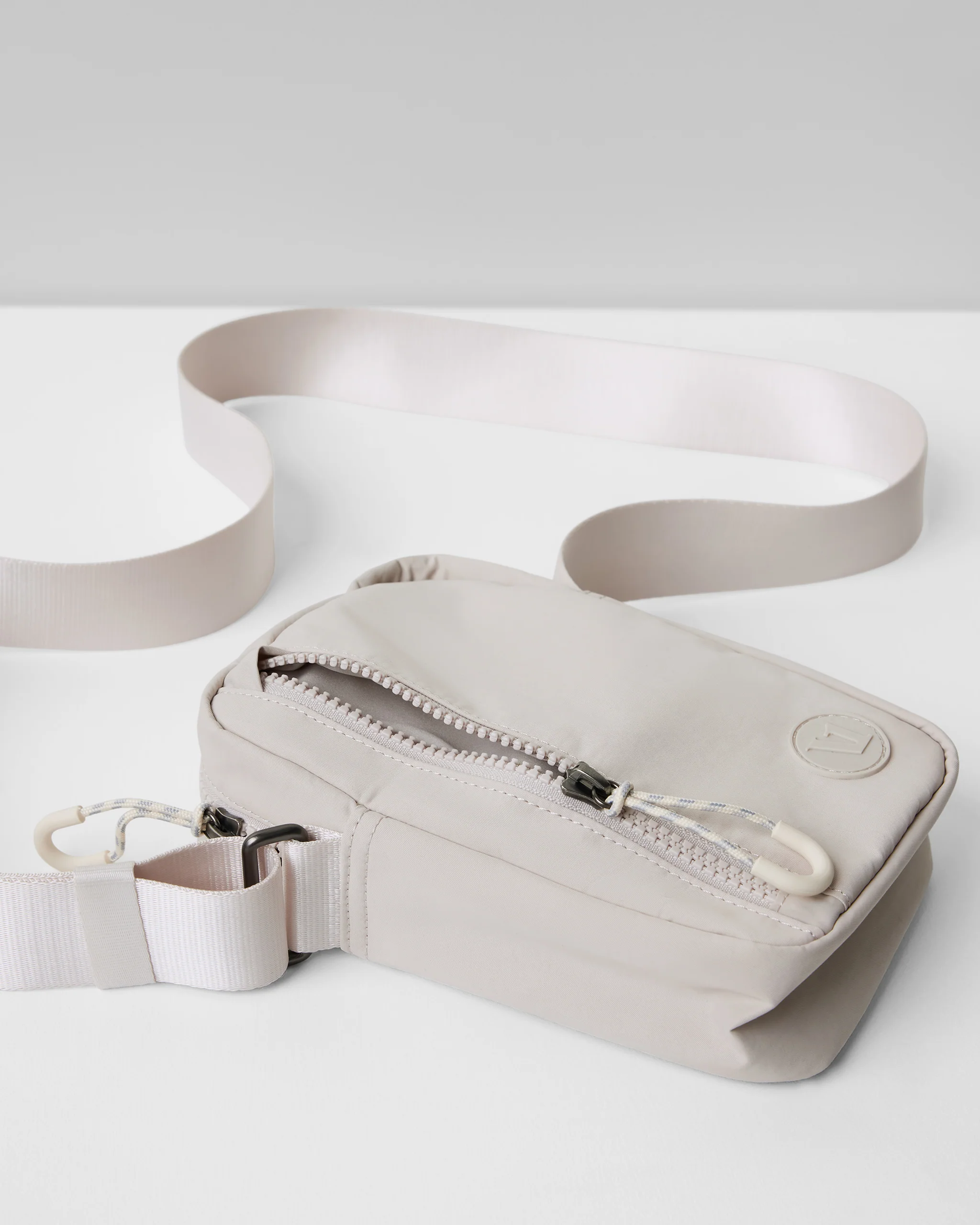 All Around Crossbody - Vuori Warehouse Sale​