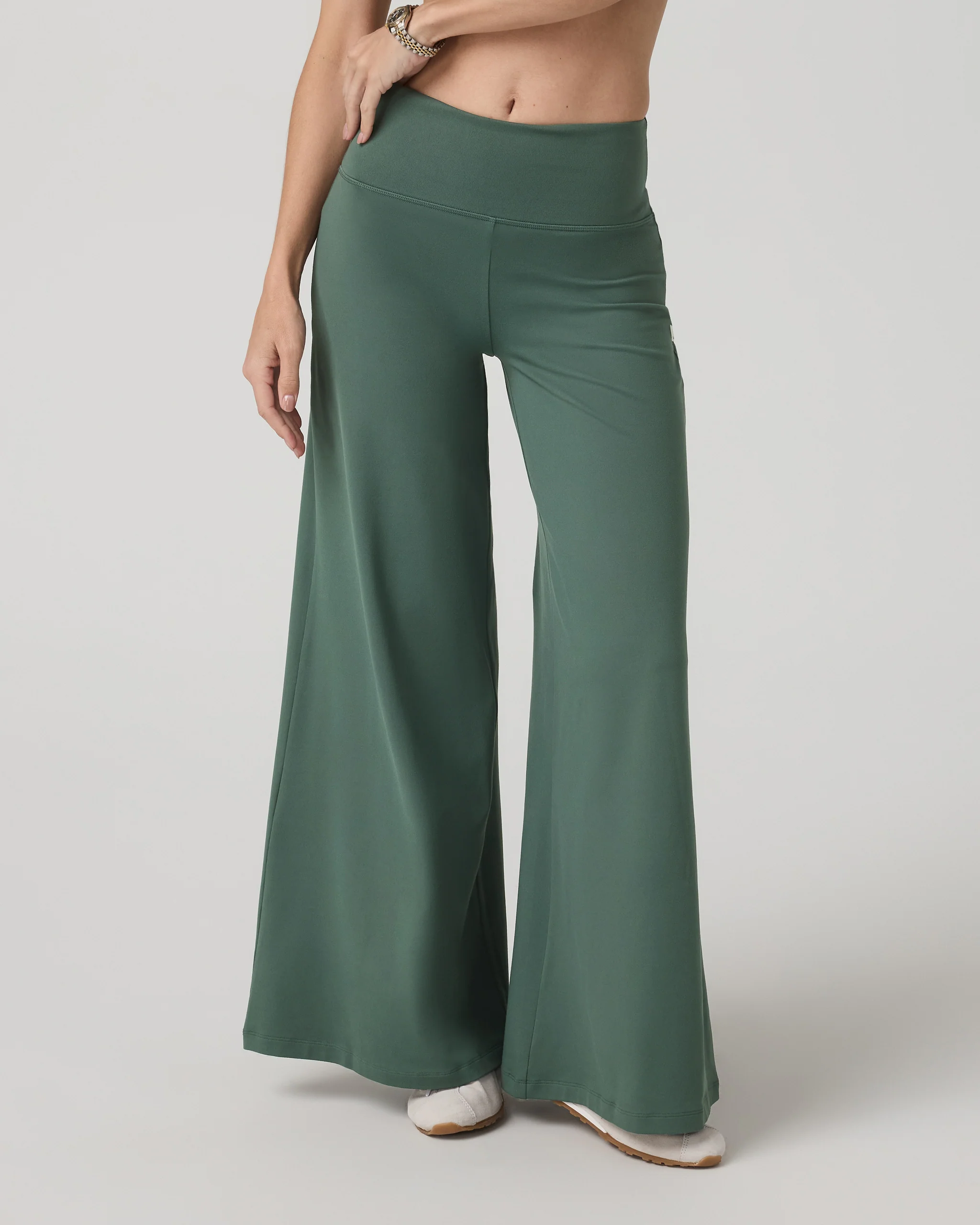 Halo Easy Wideleg Pant - Short - Vuori Warehouse Sale​