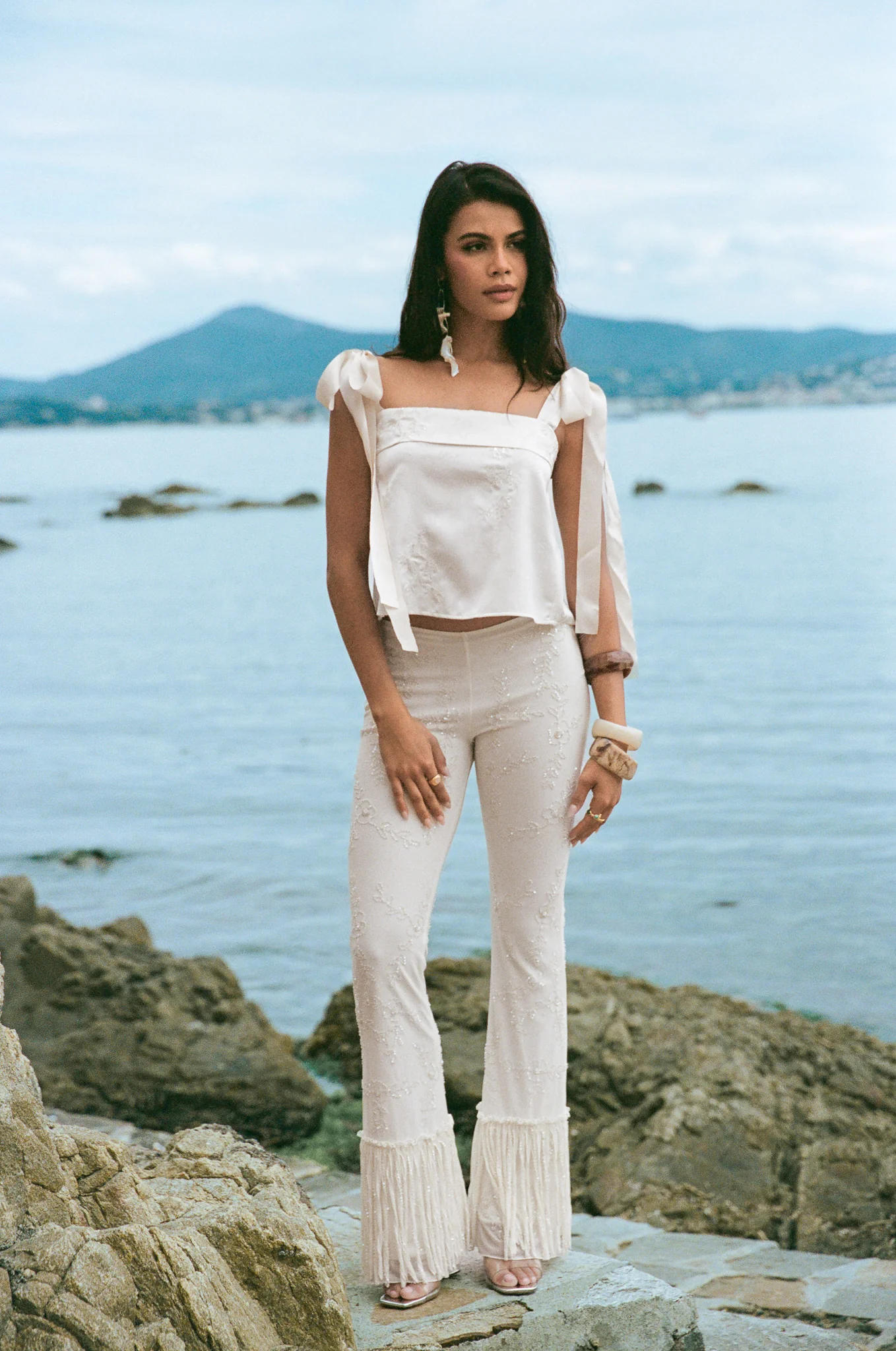 Haut brodé à dos ouvert et à liens - Beige