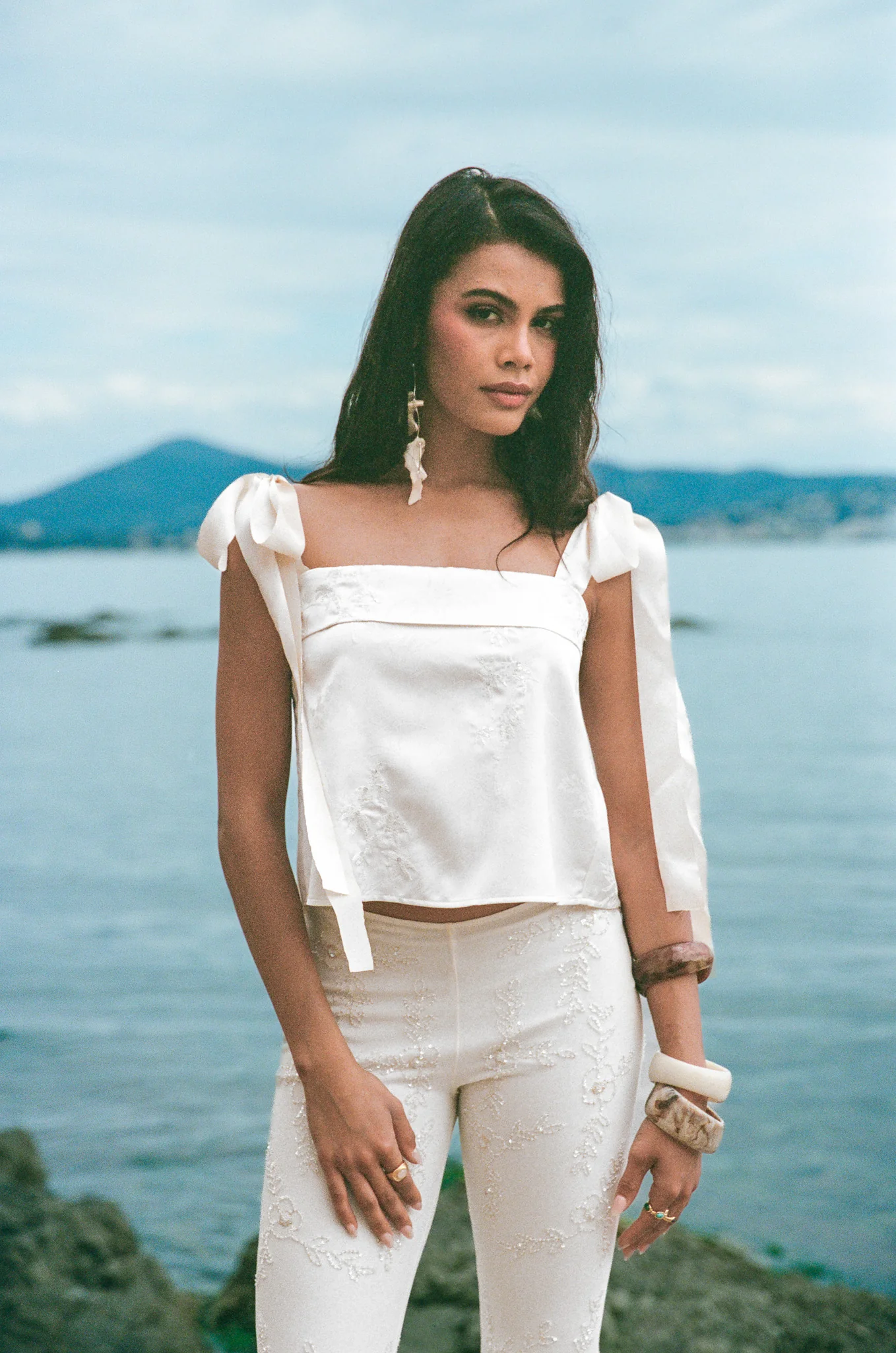 Haut brodé à dos ouvert et à liens - Beige