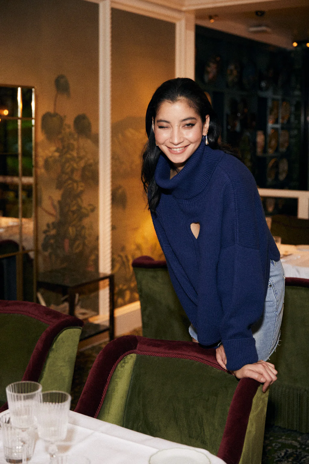 Pull en pur cachemire à découpe coeurs - bleu nuit