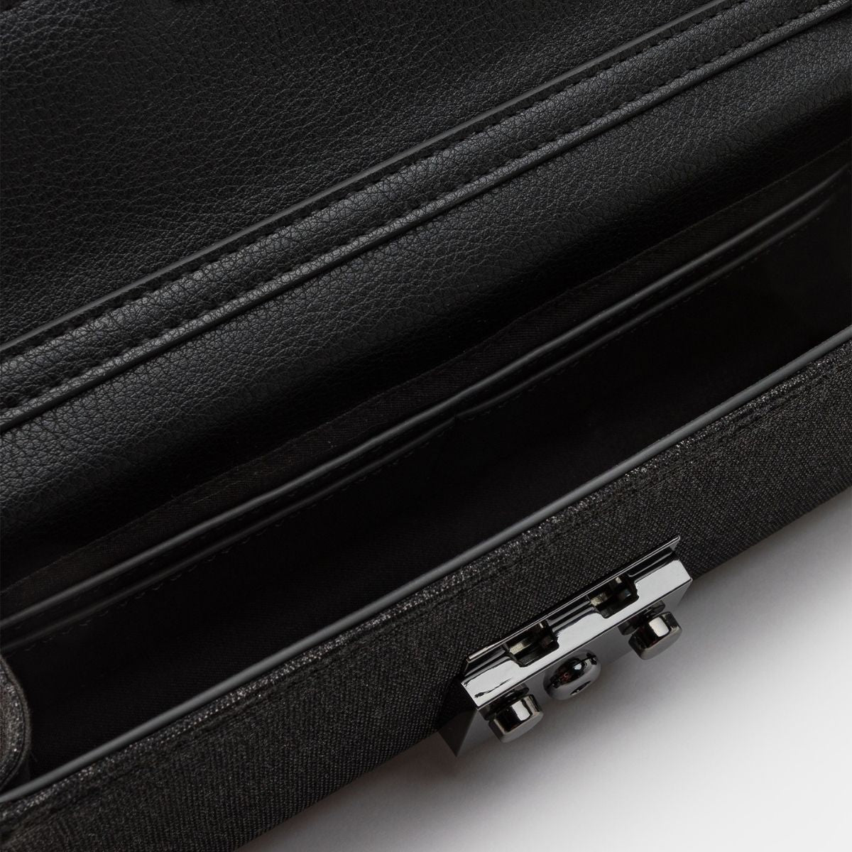 Nadi Clutch schwarz