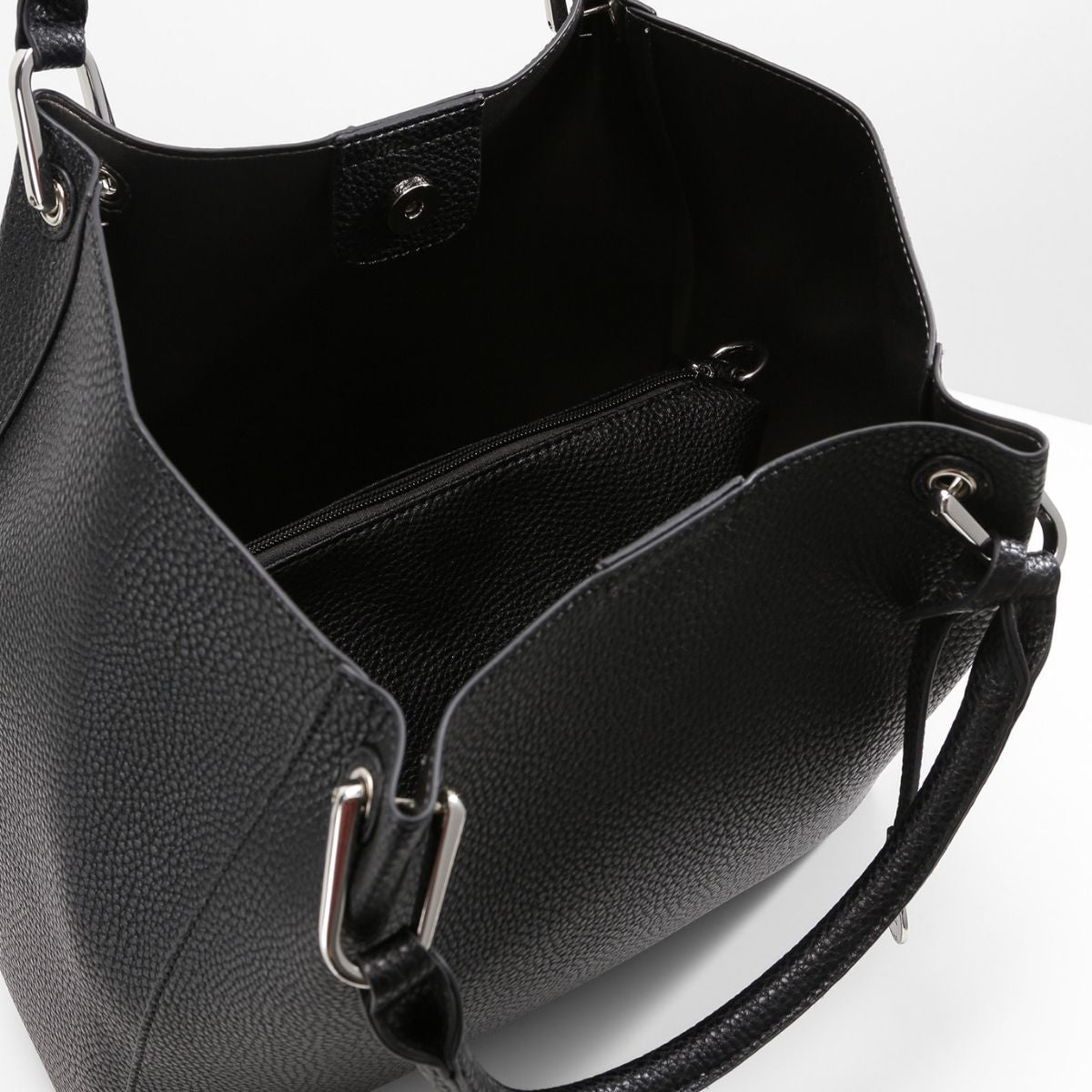 Ember Henkeltasche schwarz