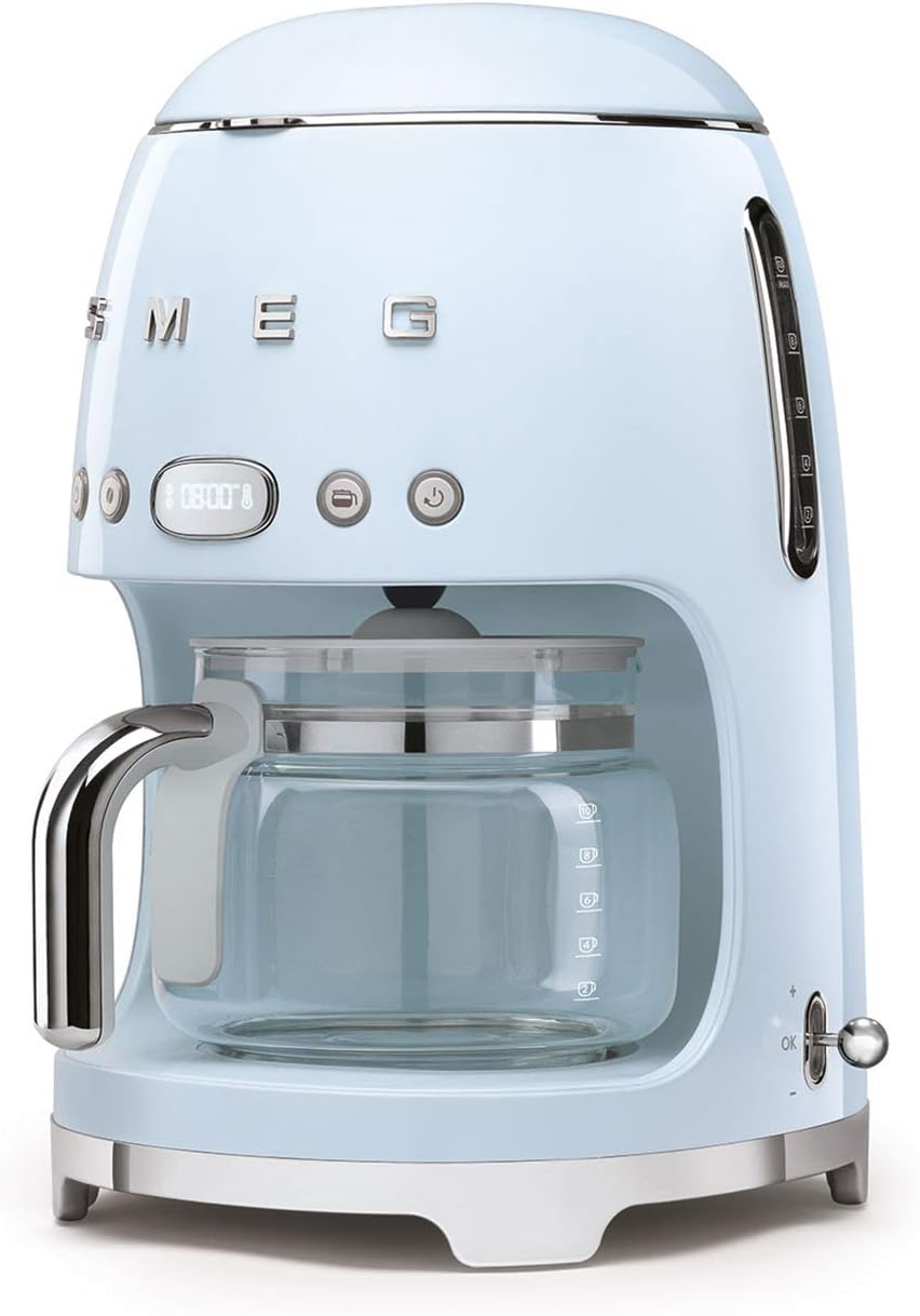 Smeg, Machine à Café Filtre DCF02PBEU, Fonction Arôme et Autostart, Carafe en Verre Jusqu'à 12 Tasses, 2 Niveaux d'Intensité, Mode Maintien au Chaud, 1050 W, Bleu Clair Pastel