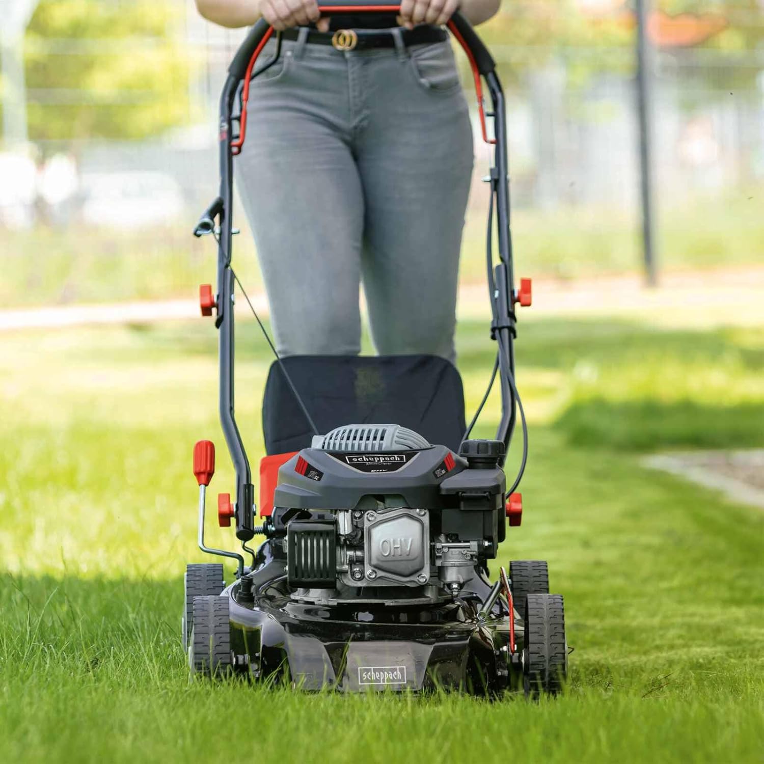 Scheppach Tondeuse à Gazon Thermique MS150-42 | Autotractée - 3,7 CV | Largeur de Coupe 42cm | Raccord Rapide de Nettoyage | Panier 45L | Hauteur - 7 Niveaux | Lame supp. + Huile Incluse