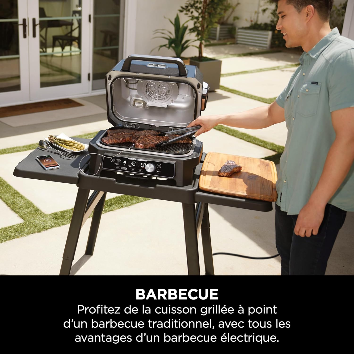 Ninja Woodfire Barbecue électrique et fumoir Pro XL avec thermomètre, barbecue et Air fryer d'extérieur 4-en-1 avec système Smart Cook et granulés Woodfire, portatif, gris/noir, OG850EU