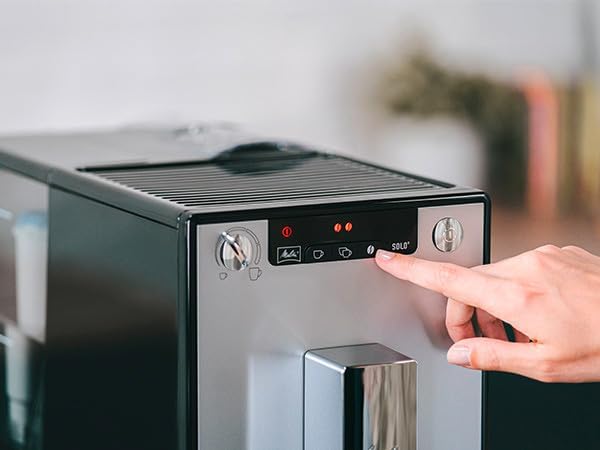 Melitta Caffeo Solo Noir Pure Black, Machine à Café à Grains avec Broyeur et Système d'Extraction des Arômes, Affichage LED, Mode 1 à 2 Tasses, Cafetière Expresso, Automatique, E950-222, 1400W