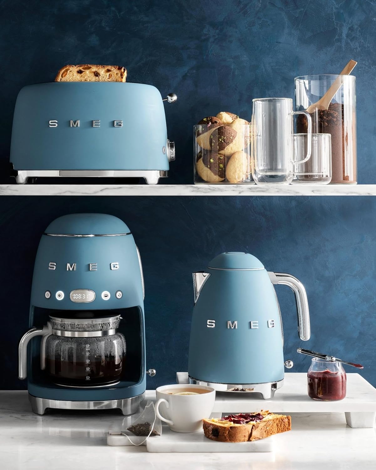 Smeg, Machine à Café Filtre DCF02PBEU, Fonction Arôme et Autostart, Carafe en Verre Jusqu'à 12 Tasses, 2 Niveaux d'Intensité, Mode Maintien au Chaud, 1050 W, Bleu Clair Pastel