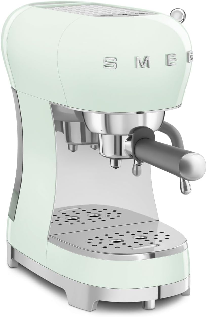 Smeg, Machine à Café Expresso Manuelle ECF02CREU, Système Thermoblock et Buse Vapeur, 4 Fonctions Expresso, Plateau Amovible, Porte Filtre, Réservoir d'Eau 1 L, Dimensions Compactes, 1350W, Crème