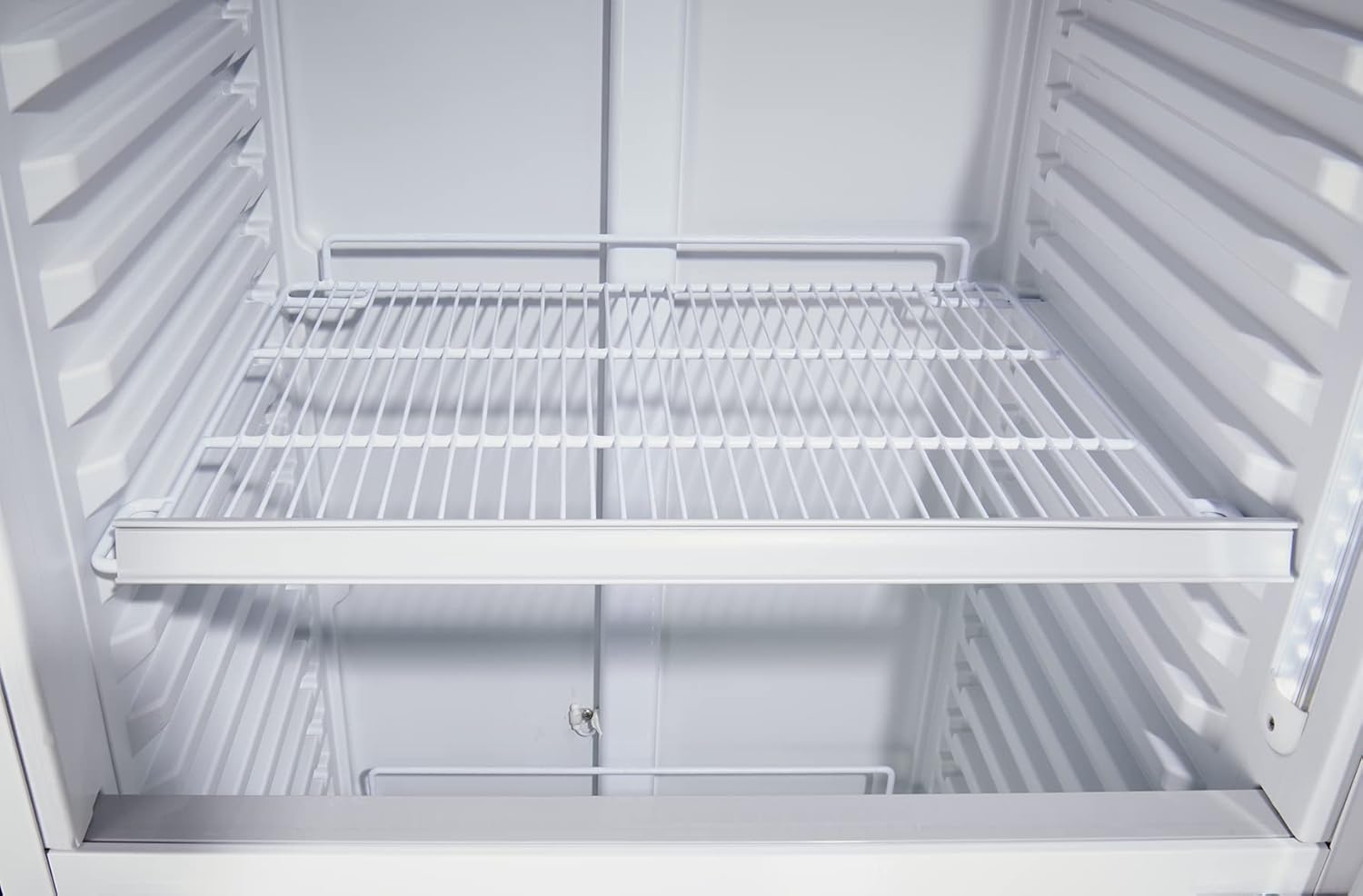 METRO Professional Réfrigérateur à Boissons GSC2360B, Acier/Verre, 62 x 63.6 x 175.3 cm, 347 L, avec Serrure, Noir