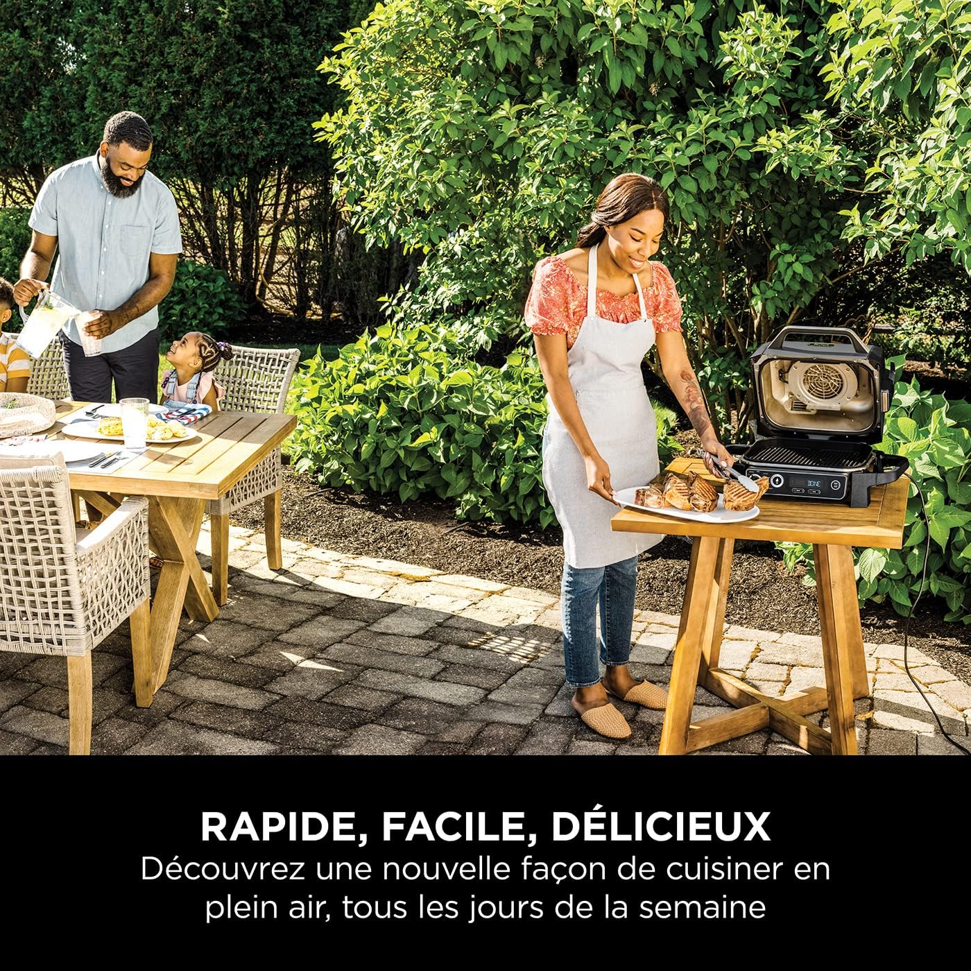 Ninja Woodfire Barbecue électrique et fumoir Pro XL avec thermomètre, barbecue et Air fryer d'extérieur 4-en-1 avec système Smart Cook et granulés Woodfire, portatif, gris/noir, OG850EU