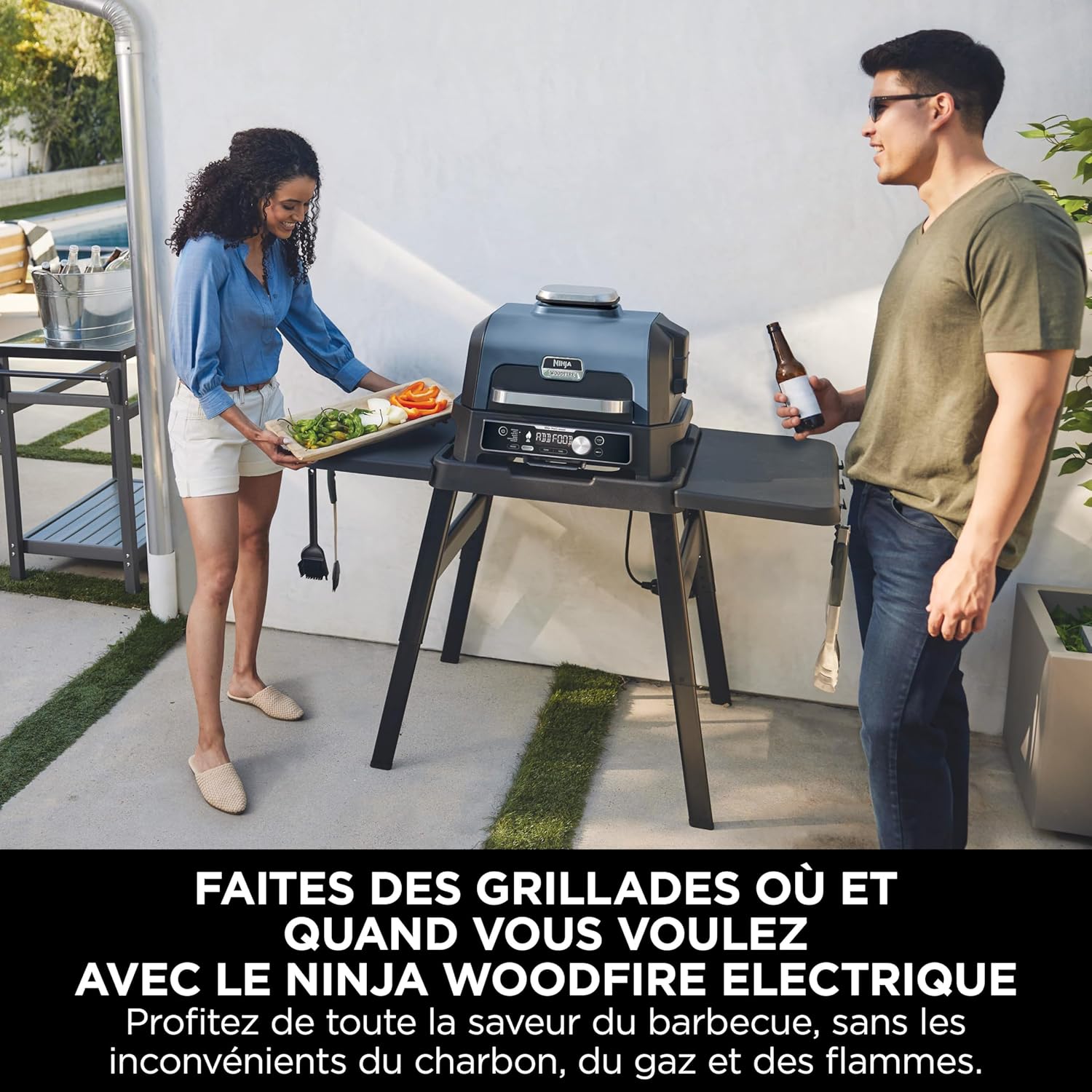 Ninja Woodfire Barbecue électrique et fumoir Pro XL avec thermomètre, barbecue et Air fryer d'extérieur 4-en-1 avec système Smart Cook et granulés Woodfire, portatif, gris/noir, OG850EU