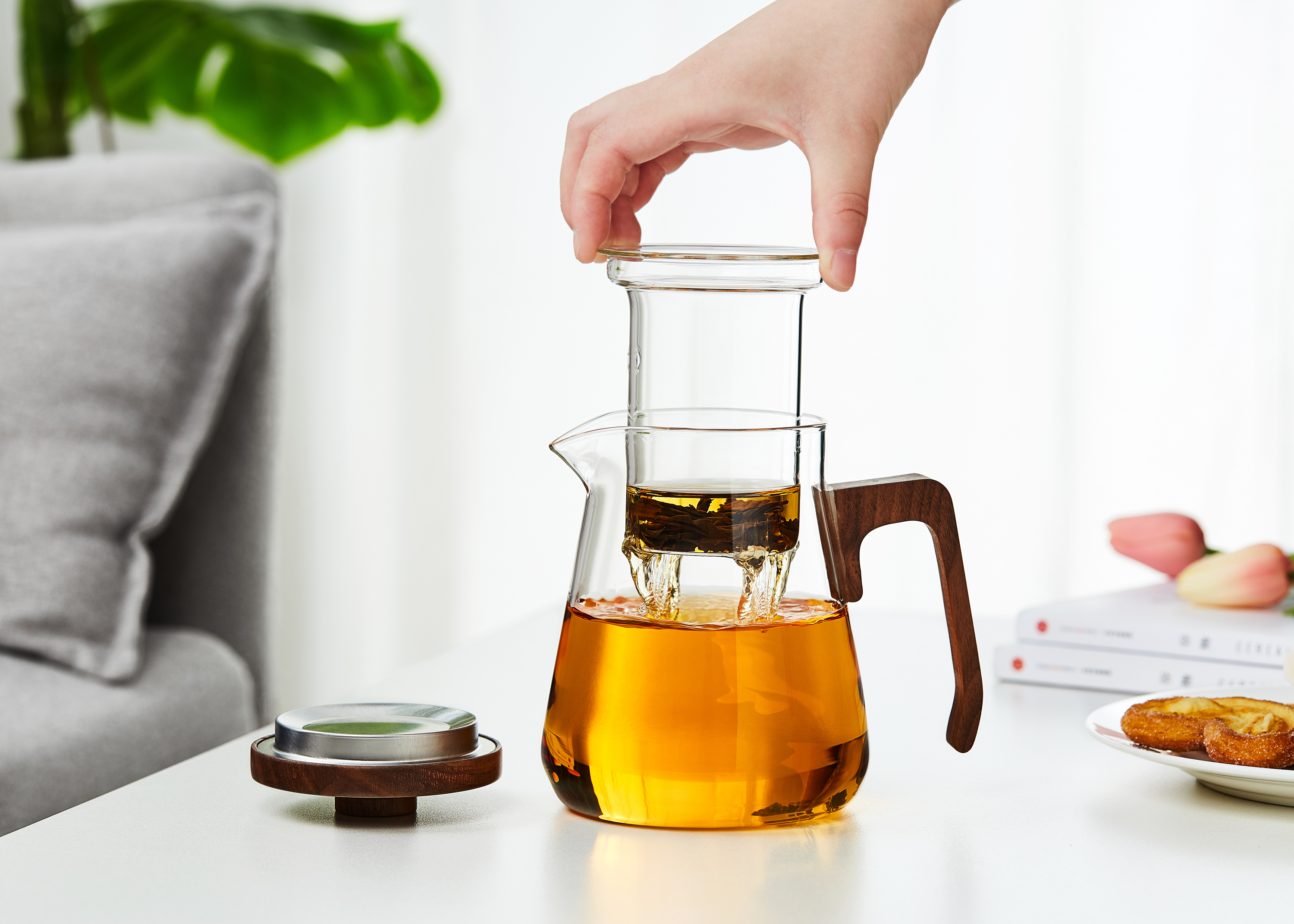 Heat Borosilicate Glass Tea Pot with Removable Infuser for Loose Leaf Tea - RORA