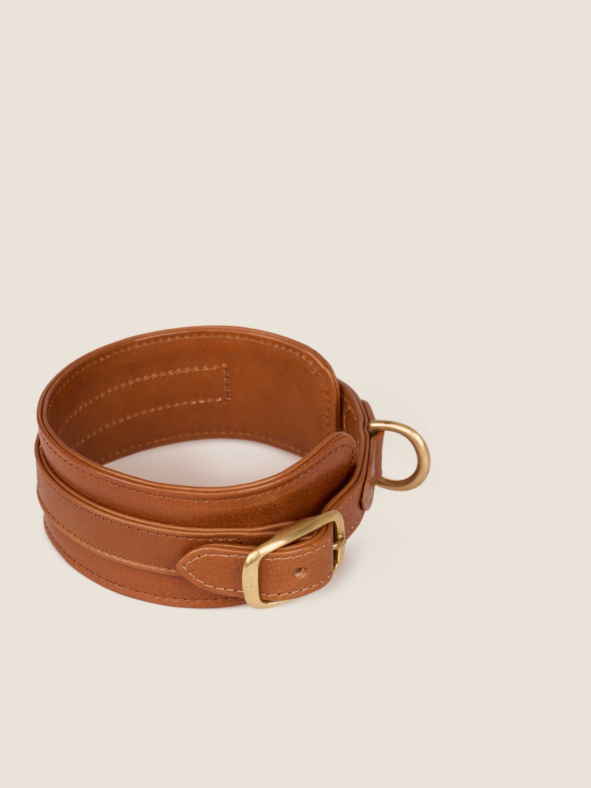 wide collar | cognac