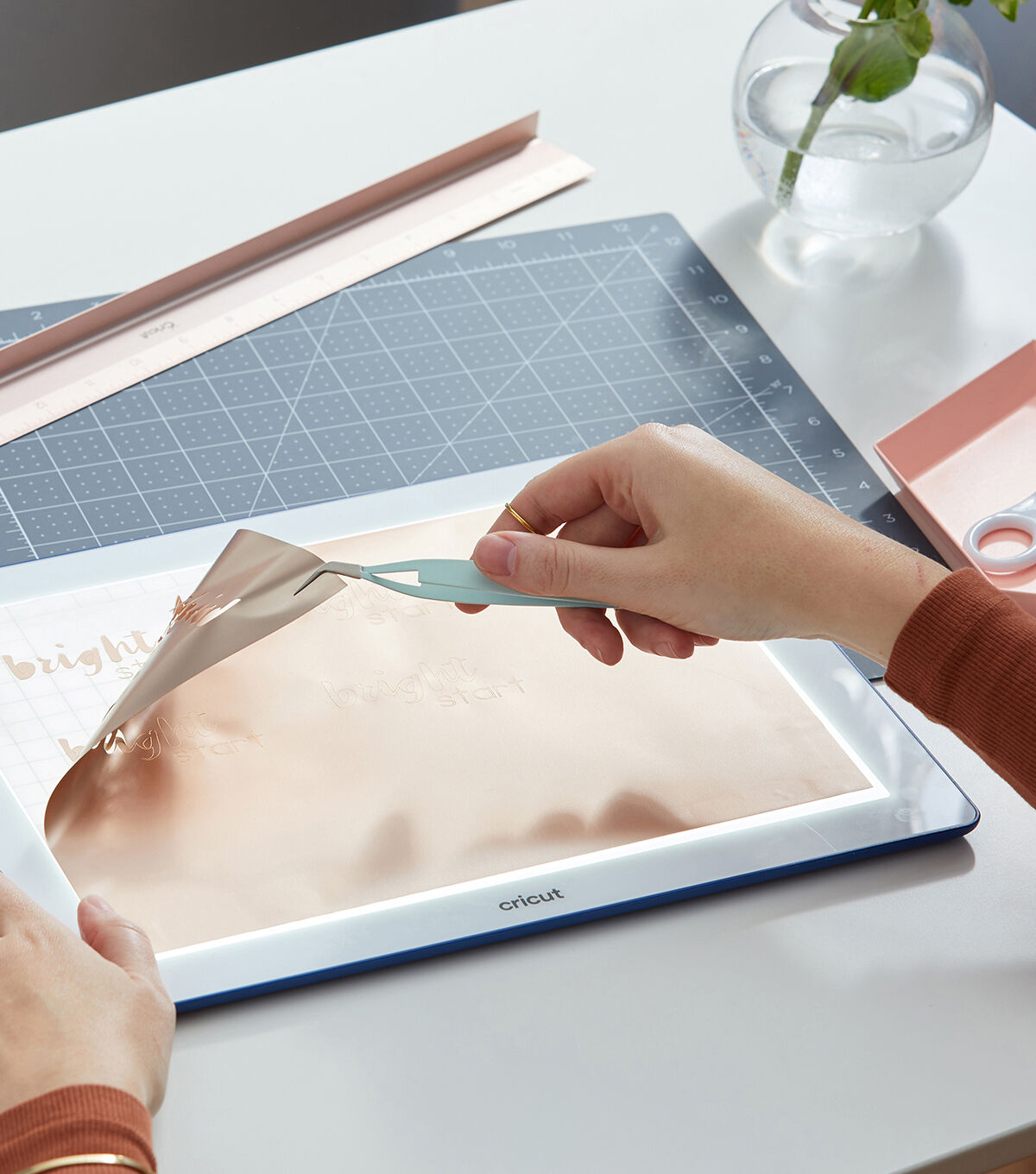 Cricut BrightPad GO Weeding Set